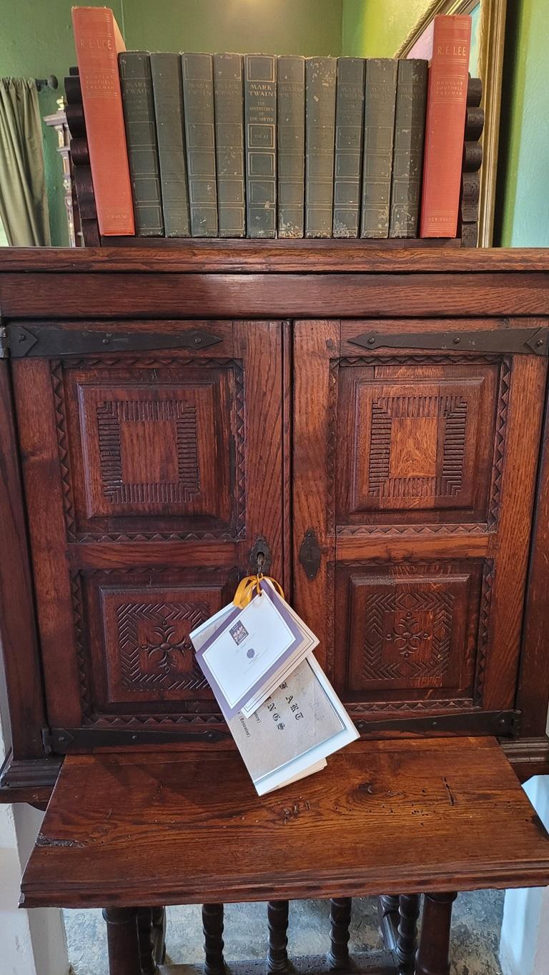 British Tiger Oak Renaissance Revival Book Slide or Stand For Sale 7