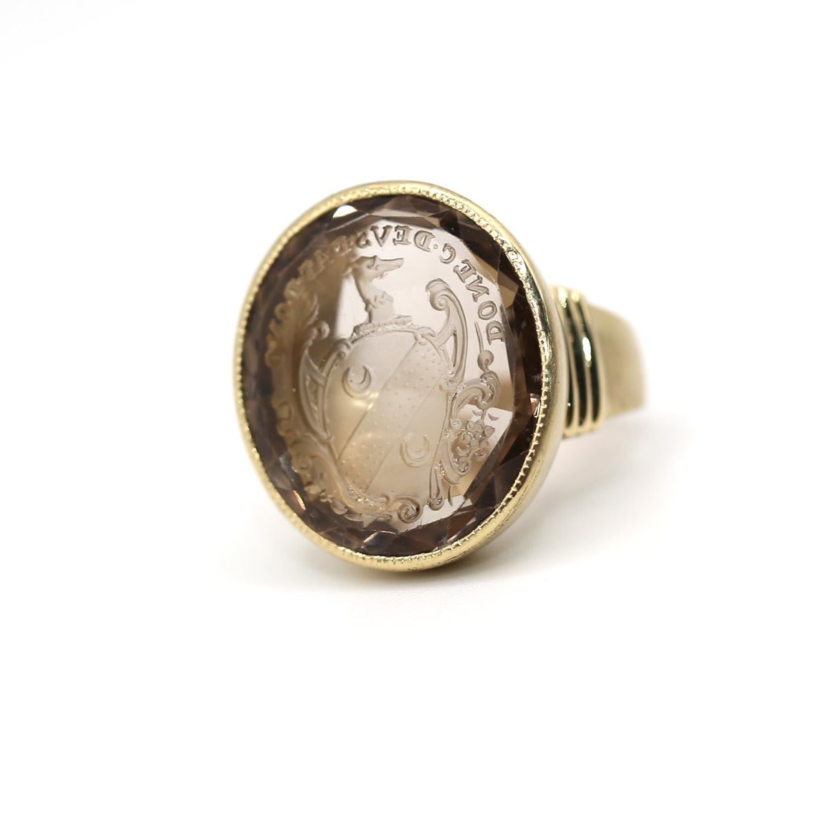 Anello con sigillo in oro 14K di Topazio Britannico Motto Donec Devs Dat Dono, 1890 in vendita 1