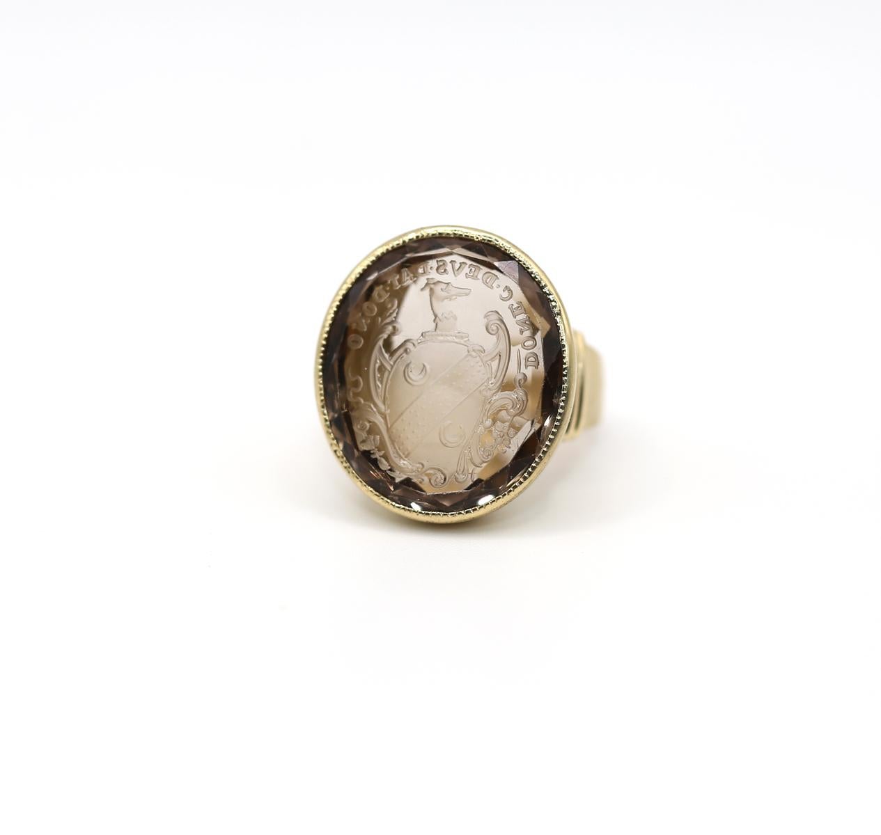Anello con sigillo in oro 14K di Topazio Britannico Motto Donec Devs Dat Dono, 1890 in vendita 2