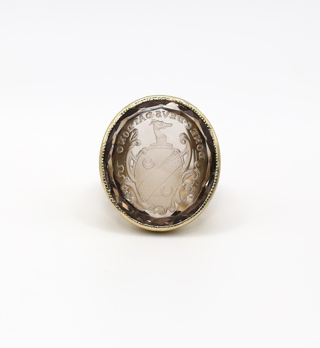 Anello con sigillo in oro 14K di Topazio Britannico Motto Donec Devs Dat Dono, 1890 in vendita 3