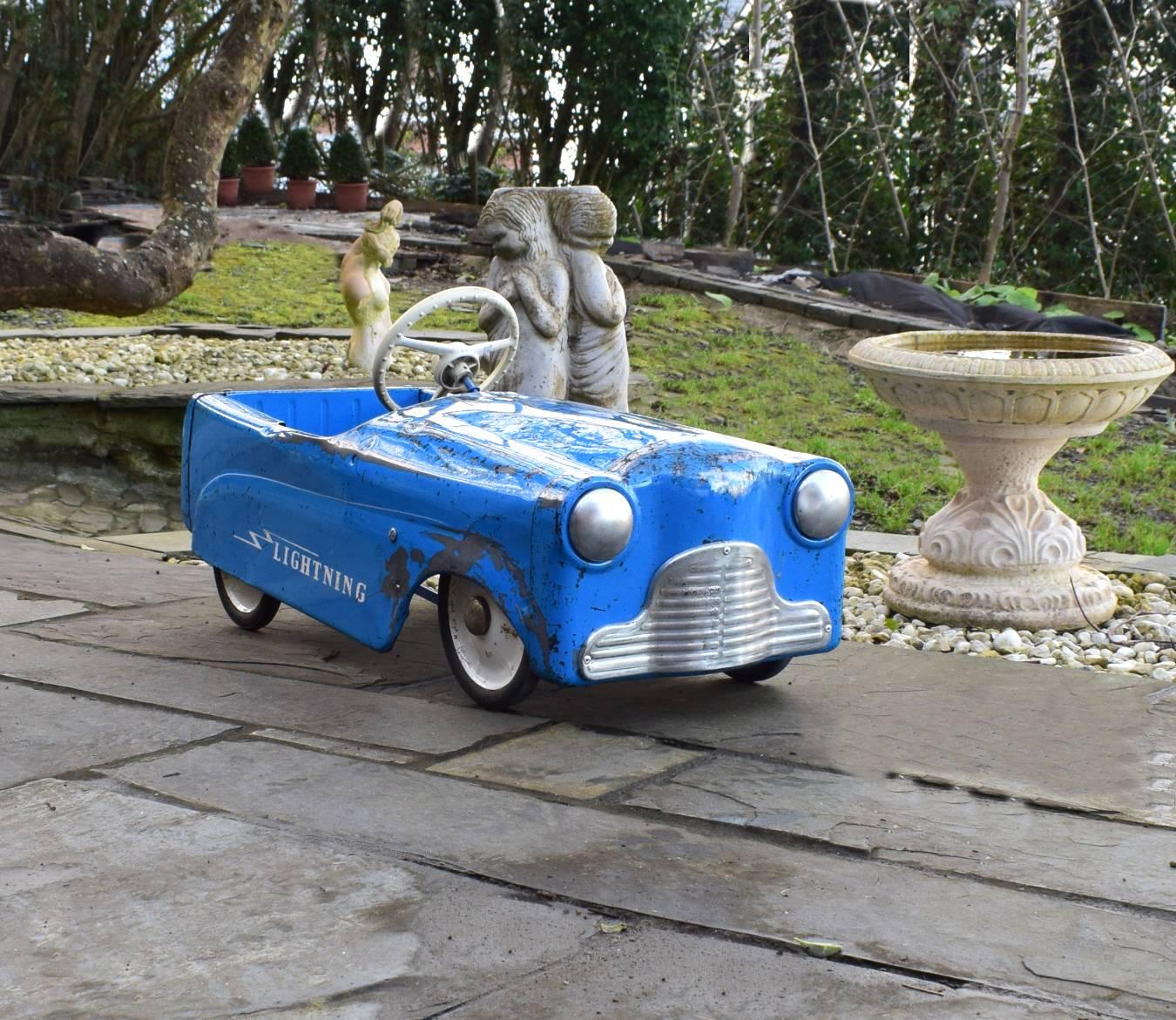 Mid-Century Modern Voiture à pédales pour enfants des années 1950 de marque British Triang 