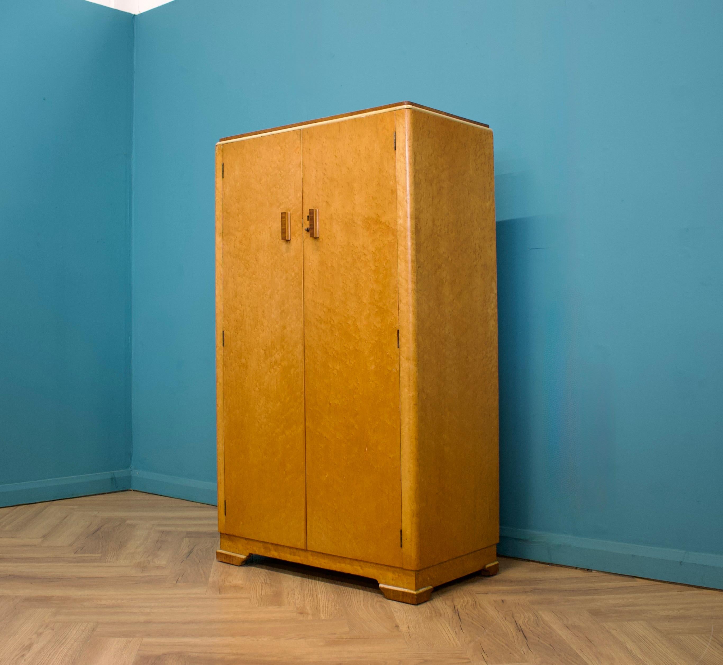 Britannique Table basse en érable à œil d'oiseau Vintage By Deco, années 1930 en vente