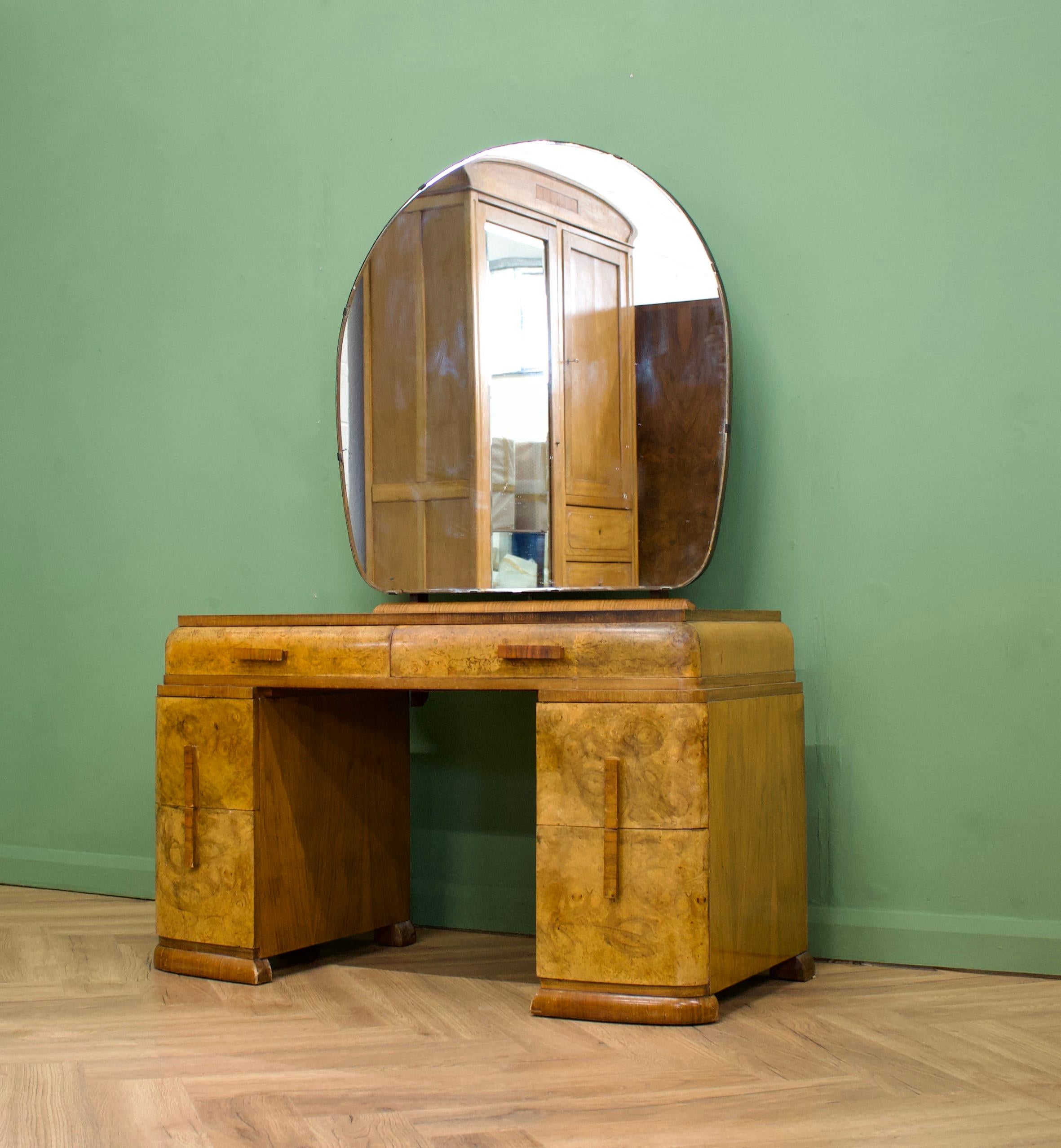 An impressive quality, 1930's burr walnut dressing table
The oversize mirror is typical Art Deco style
There are six drawers altogether


The matching wardrobe, compactum wardrobe and headboard are available in separate listings


A complementary