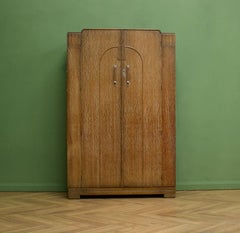 Armoire Art déco britannique en chêne chauffé de Maple and Co, années 1930