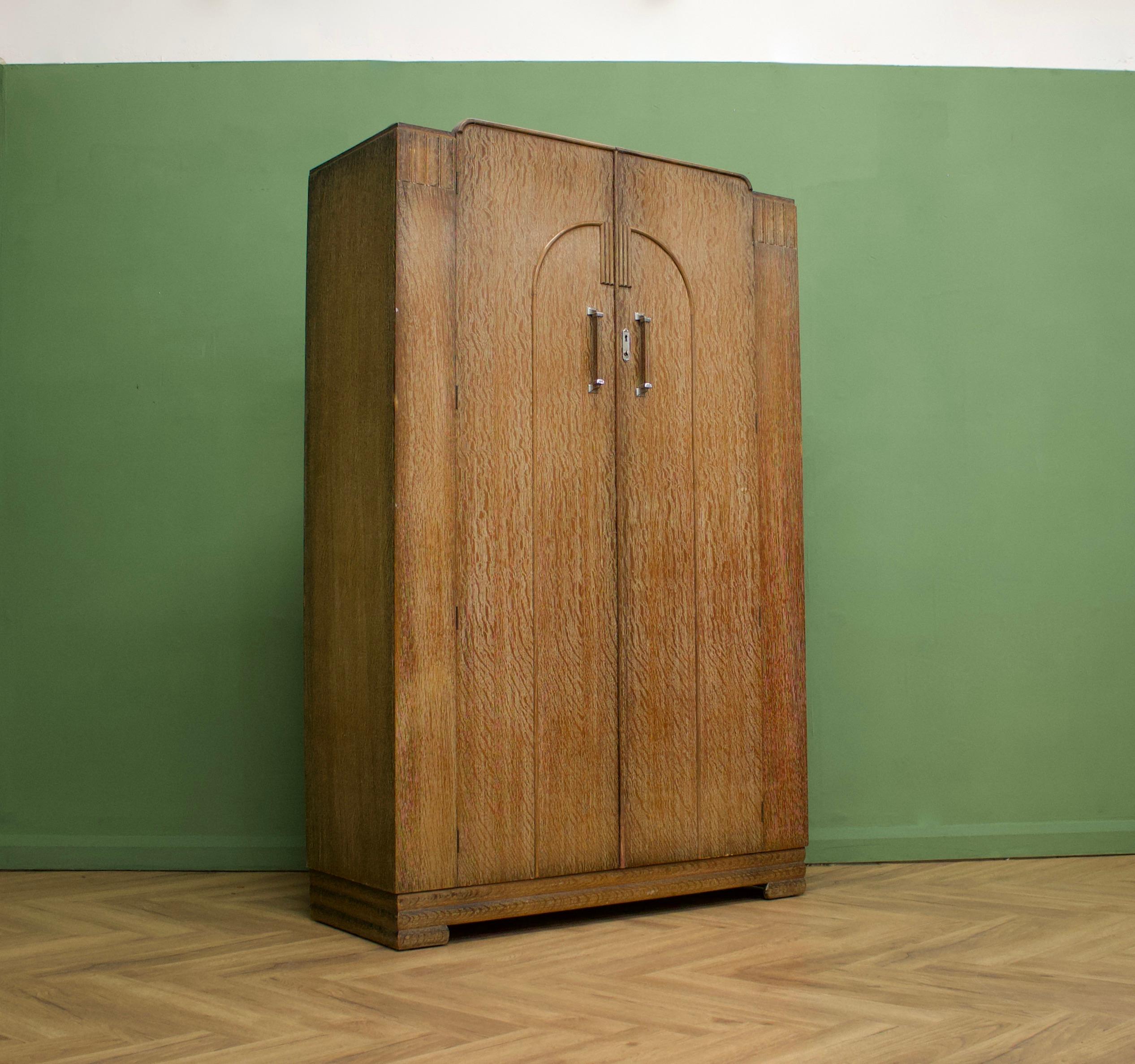 British Vintage Art Deco Limed Oak Wardrobe from Maple and Co, 1930s In Good Condition For Sale In South Shields, GB