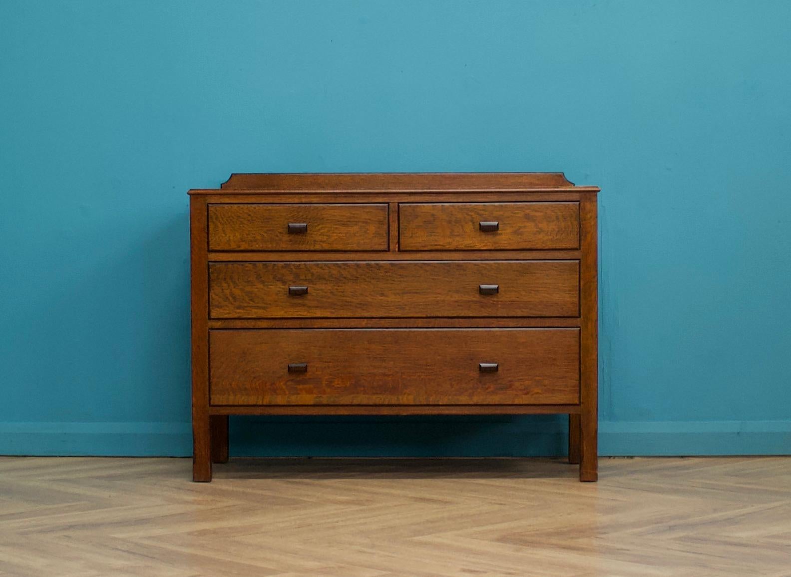 British Vintage Art Deco Oak Chest of Drawers, 1930s In Good Condition In South Shields, GB