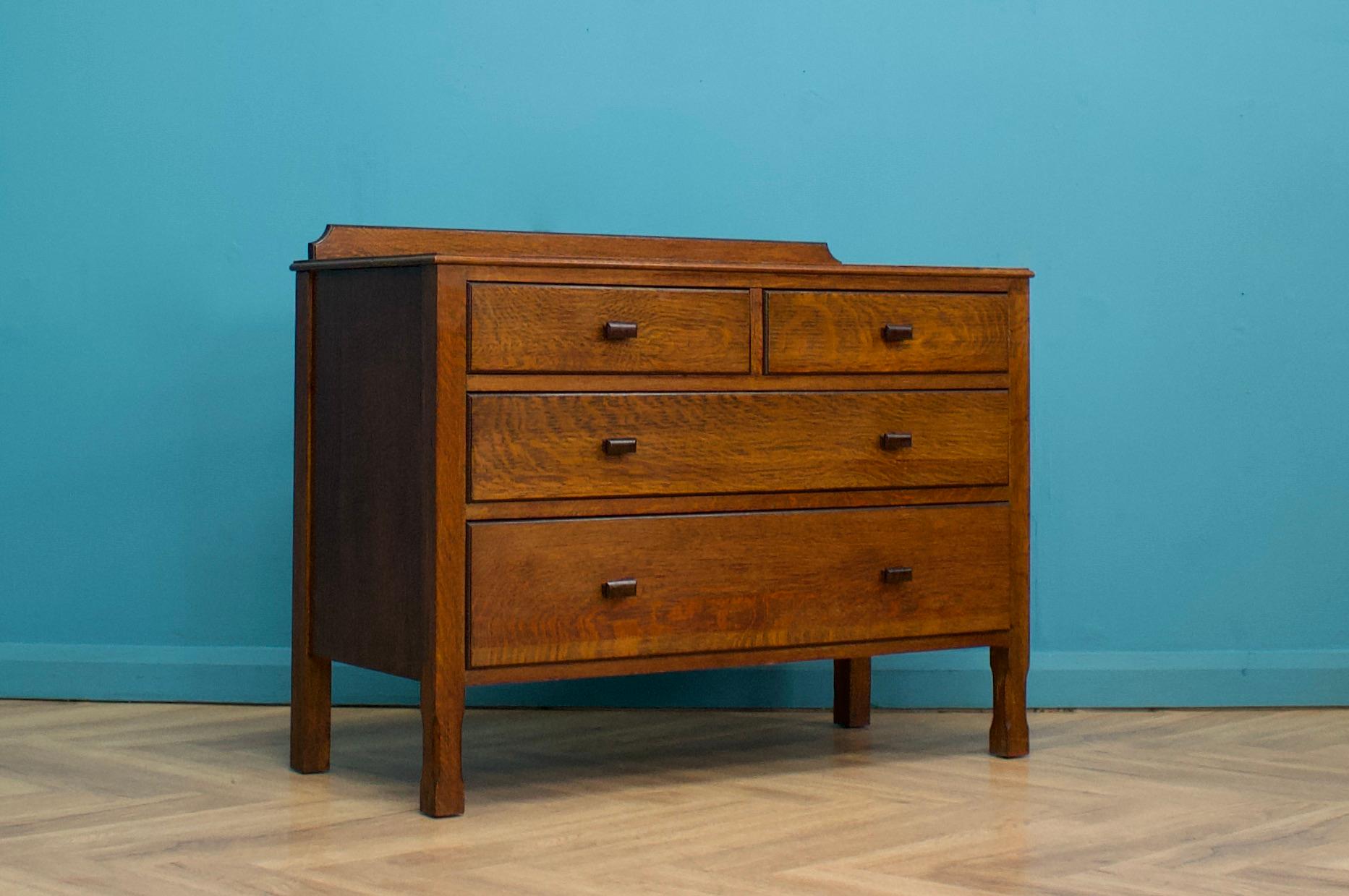 Wood British Vintage Art Deco Oak Chest of Drawers, 1930s