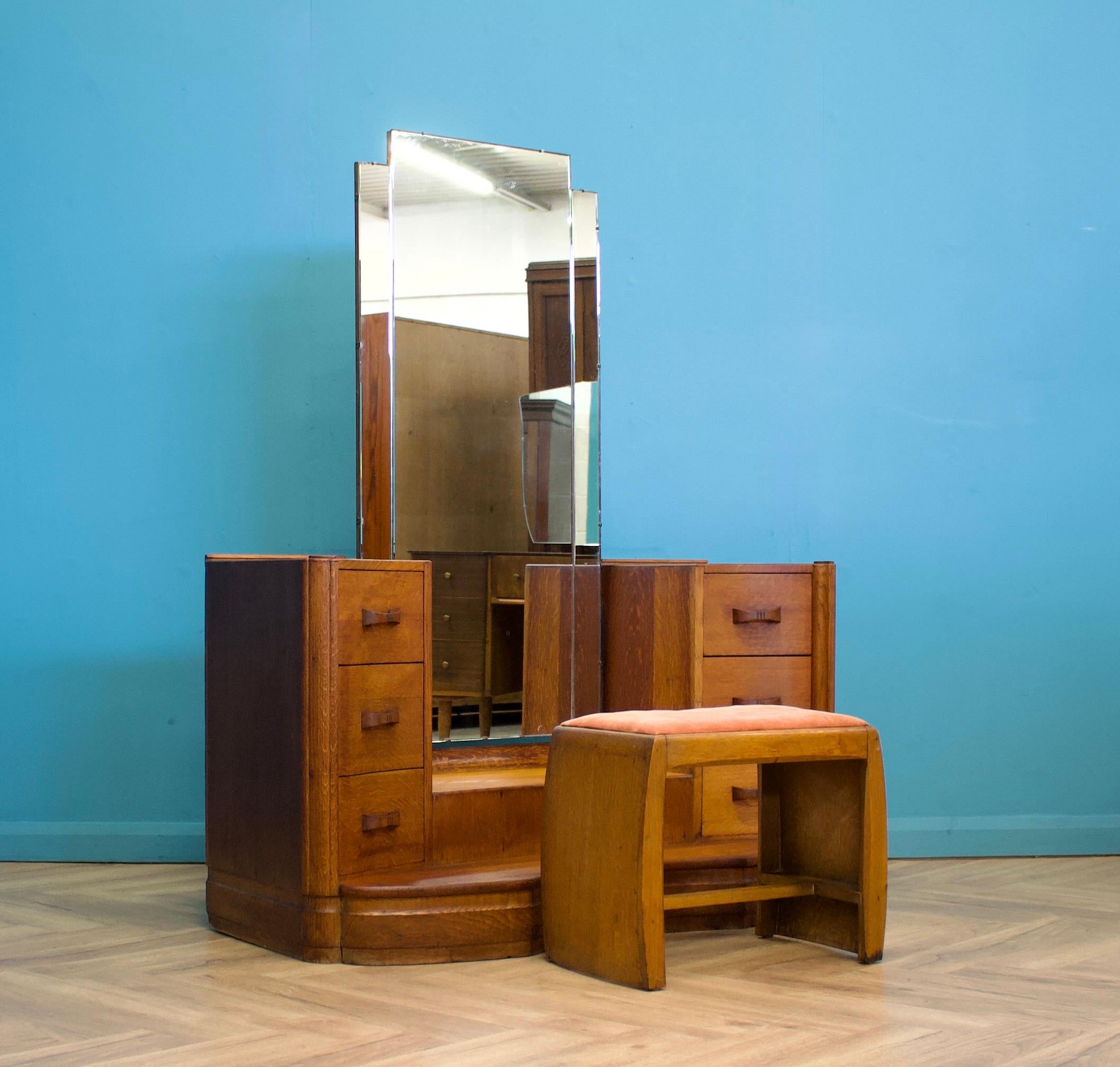 British Vintage Art Deco Oak Dressing Table, 1930s (Art déco) im Angebot