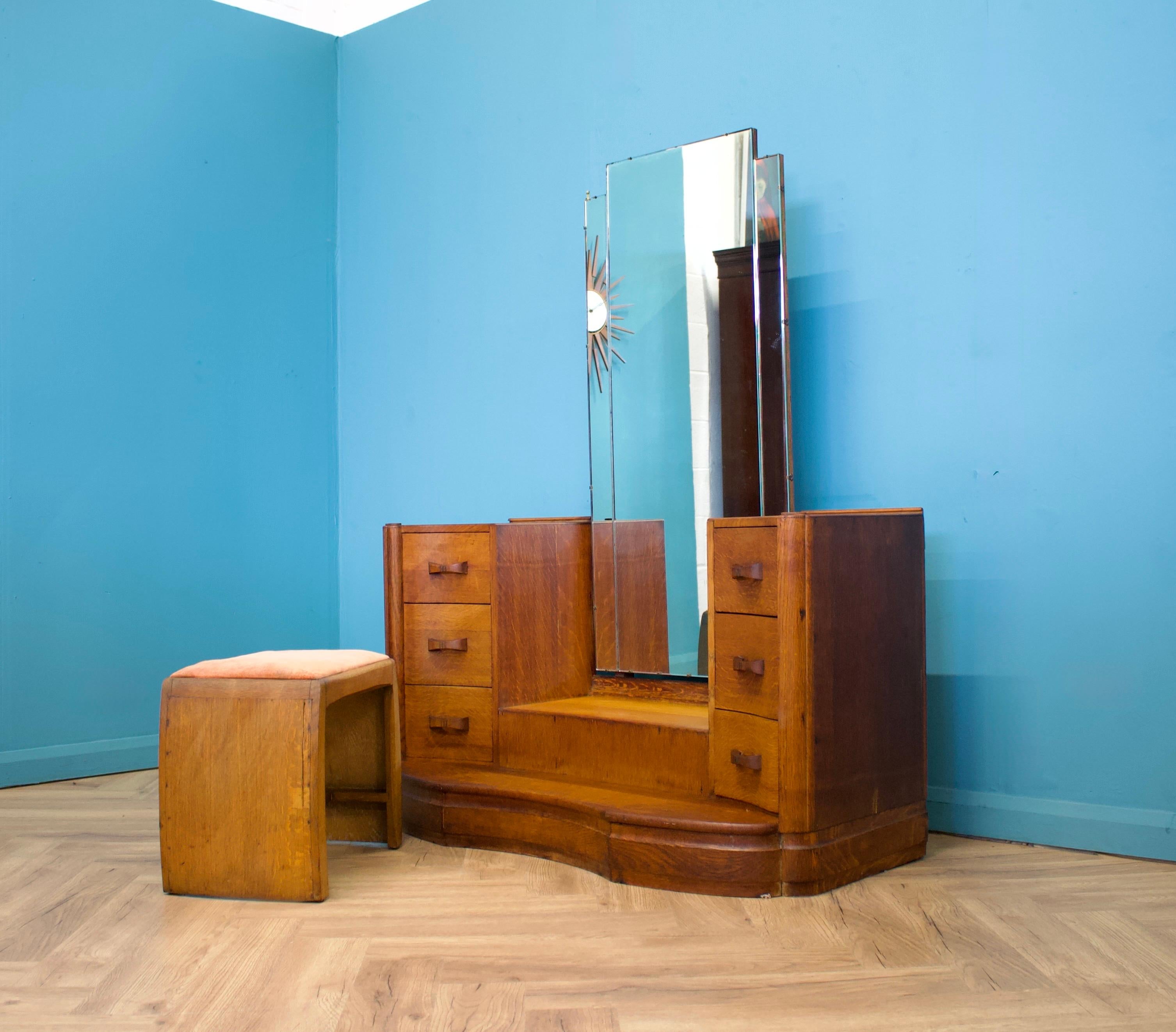 British Vintage Art Deco Oak Dressing Table, 1930s (Mitte des 20. Jahrhunderts) im Angebot