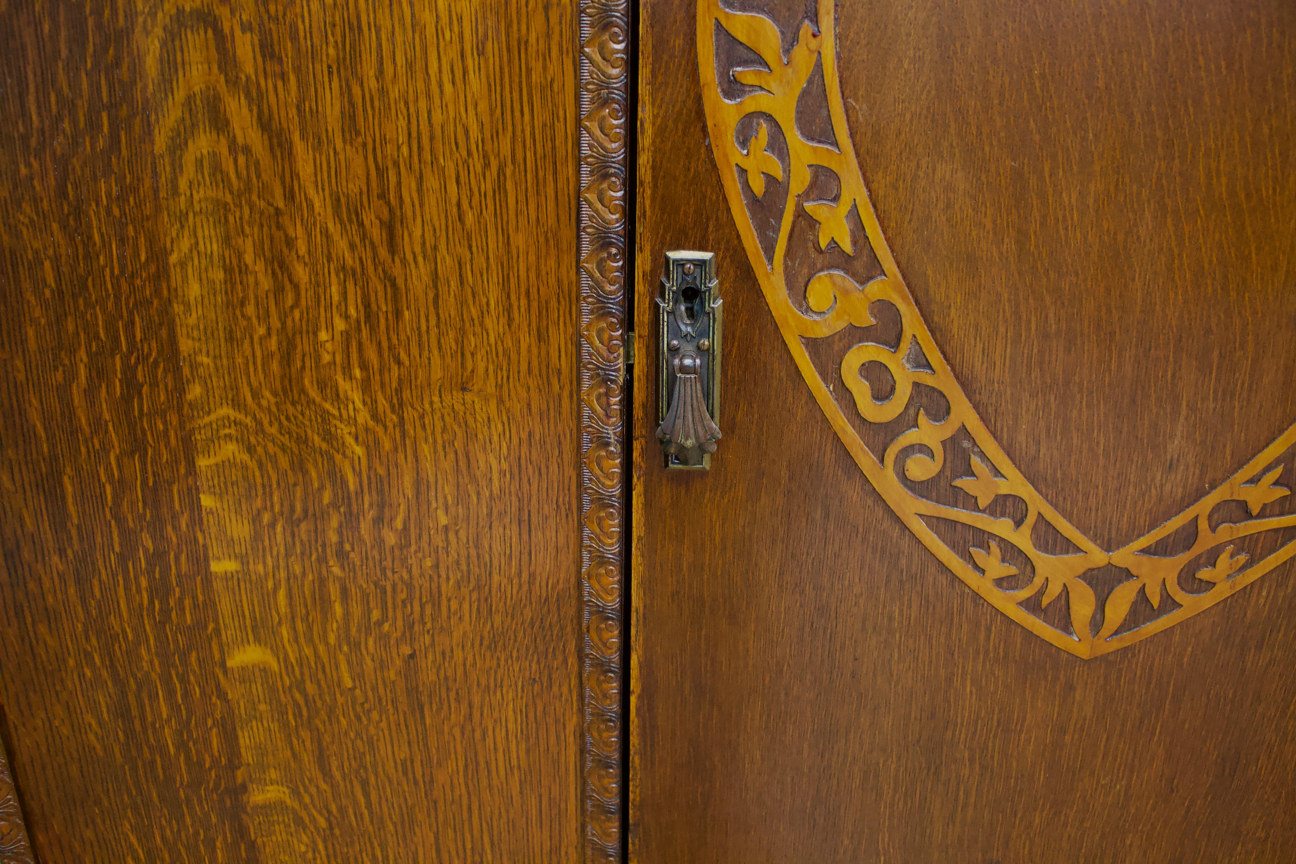 British Vintage Art Deco Oak Wardrobe, 1930s For Sale 1