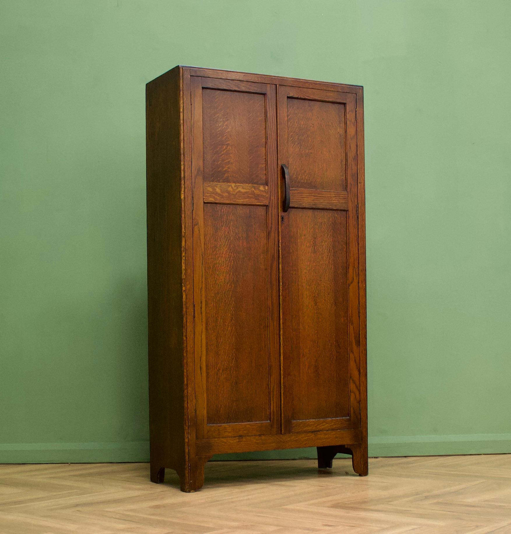 British Vintage Art Deco Oak Wardrobe- in the manner of Heals, 1930s In Good Condition In South Shields, GB