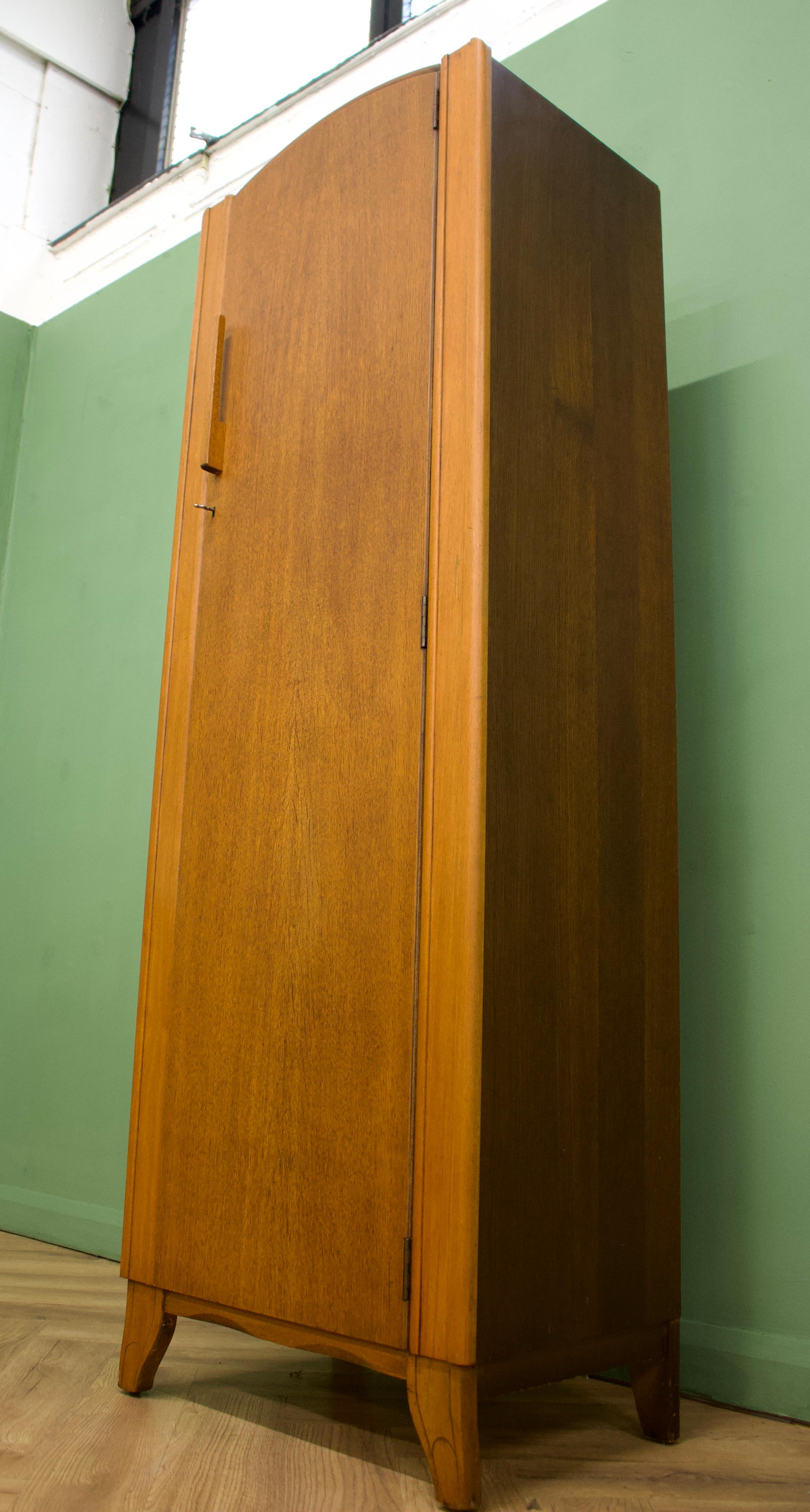 British Vintage Art Deco Style Oak Wardrobe from Lebus, 1950s For Sale 1