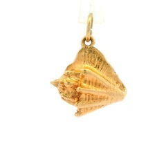 British Vintage Collectible Yellow Gold 3D Detailed Conch Shell Charm Pendant