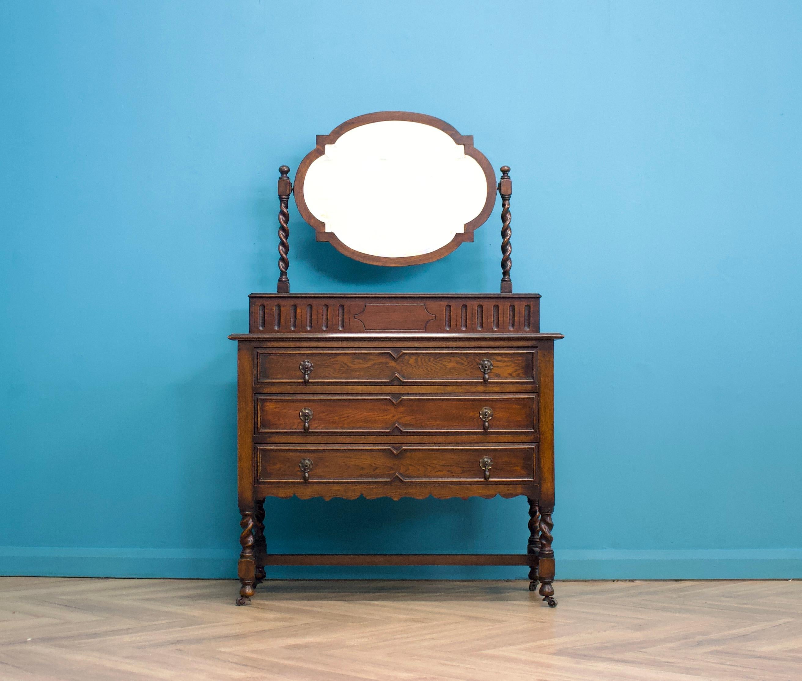 A beautiful quality, 1920's oak dressing chest
Complete with a mirror and barley twist supports and legs
There are three drawers altogether
The matching wardrobe and bed is available on separate listings