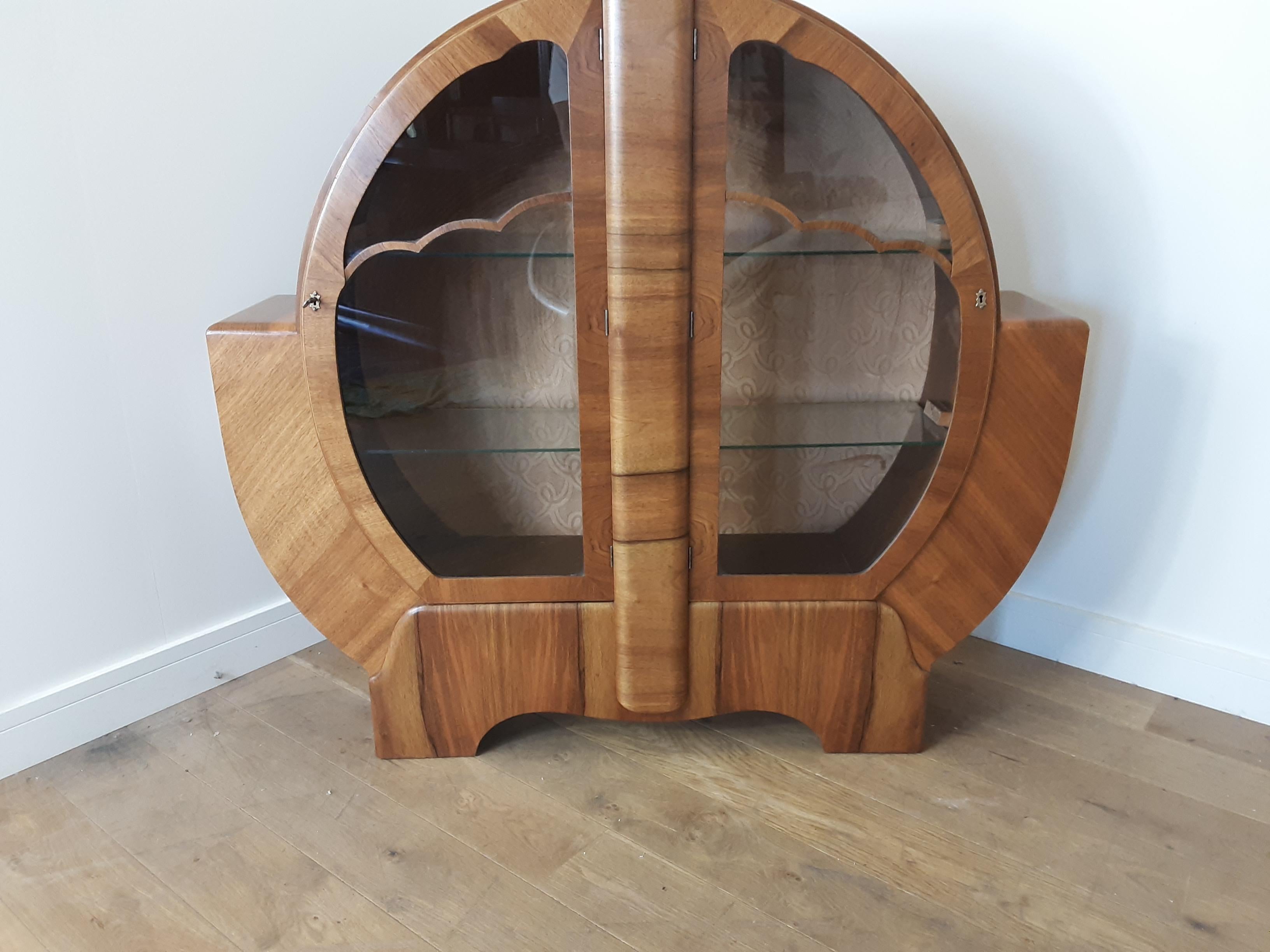 Art Deco display cabinet bookcase.
A circular shouldered cabinet in a beautiful light walnut with clod design fretwork to the glazed doors.
Measures: 127 cm H, 135 cm W, 31 cm D
British, circa 1930
this cabinet has been professionally re