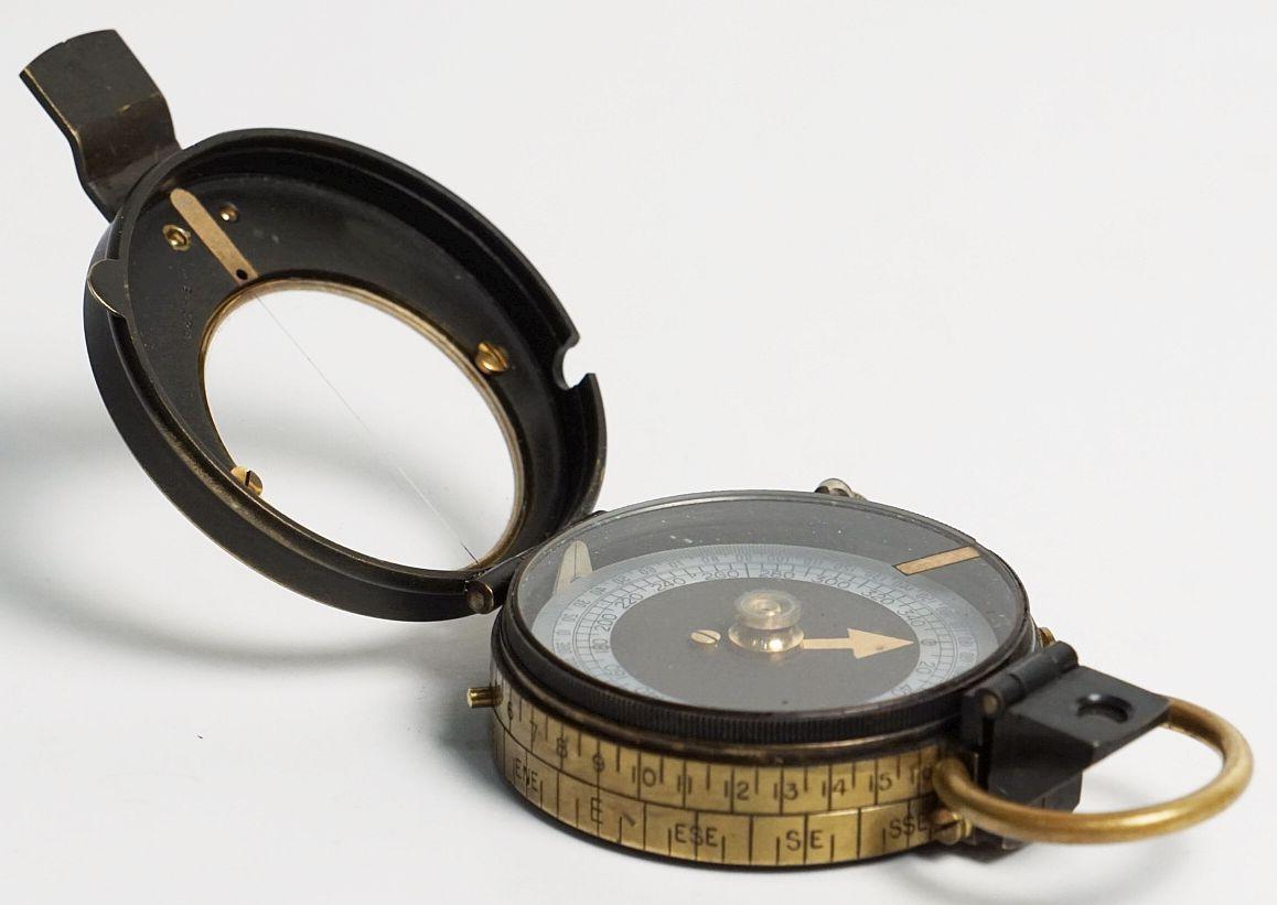 British WWI Marching Compass with Leather Case In Good Condition In Austin, TX