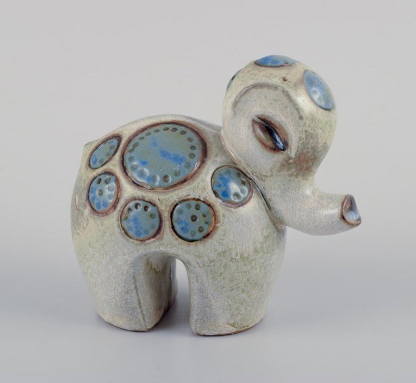 Britt-Louise Sundell for Gustavsberg.
Ringo 1 baby elephant in glazed ceramics. 
1960's.
In perfect condition.
Signed.
Dimensions: 12.5 x 12.0 cm.