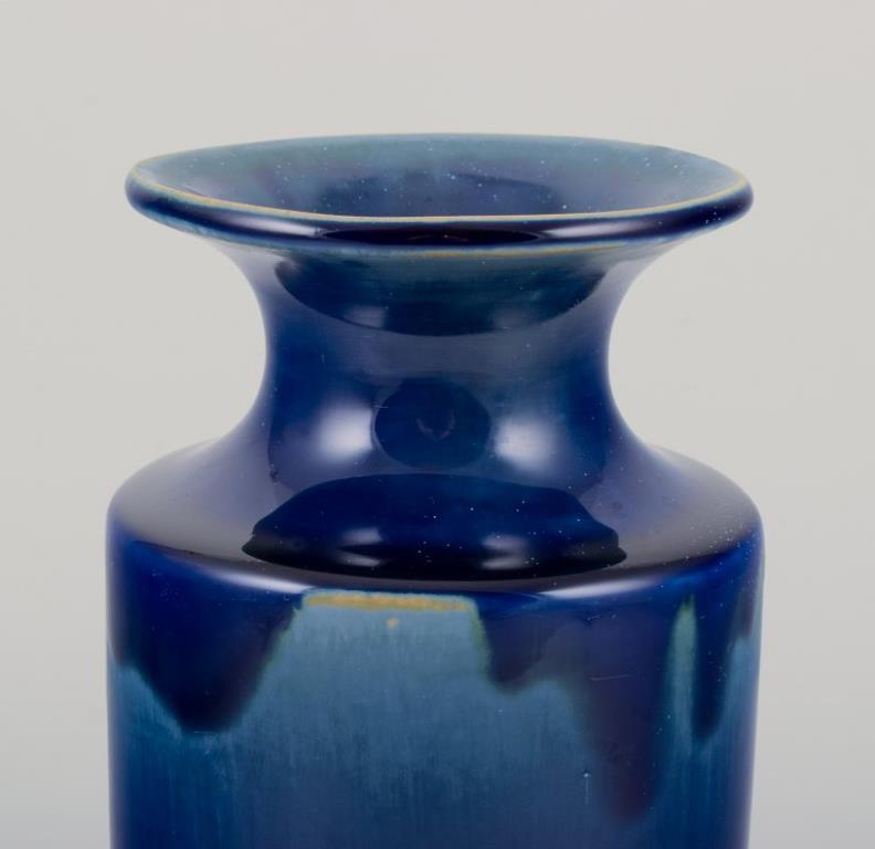 Smaltato Britt-Louise Sundell, Gustavsberg. Vaso grande in ceramica con smalto blu e verde in vendita
