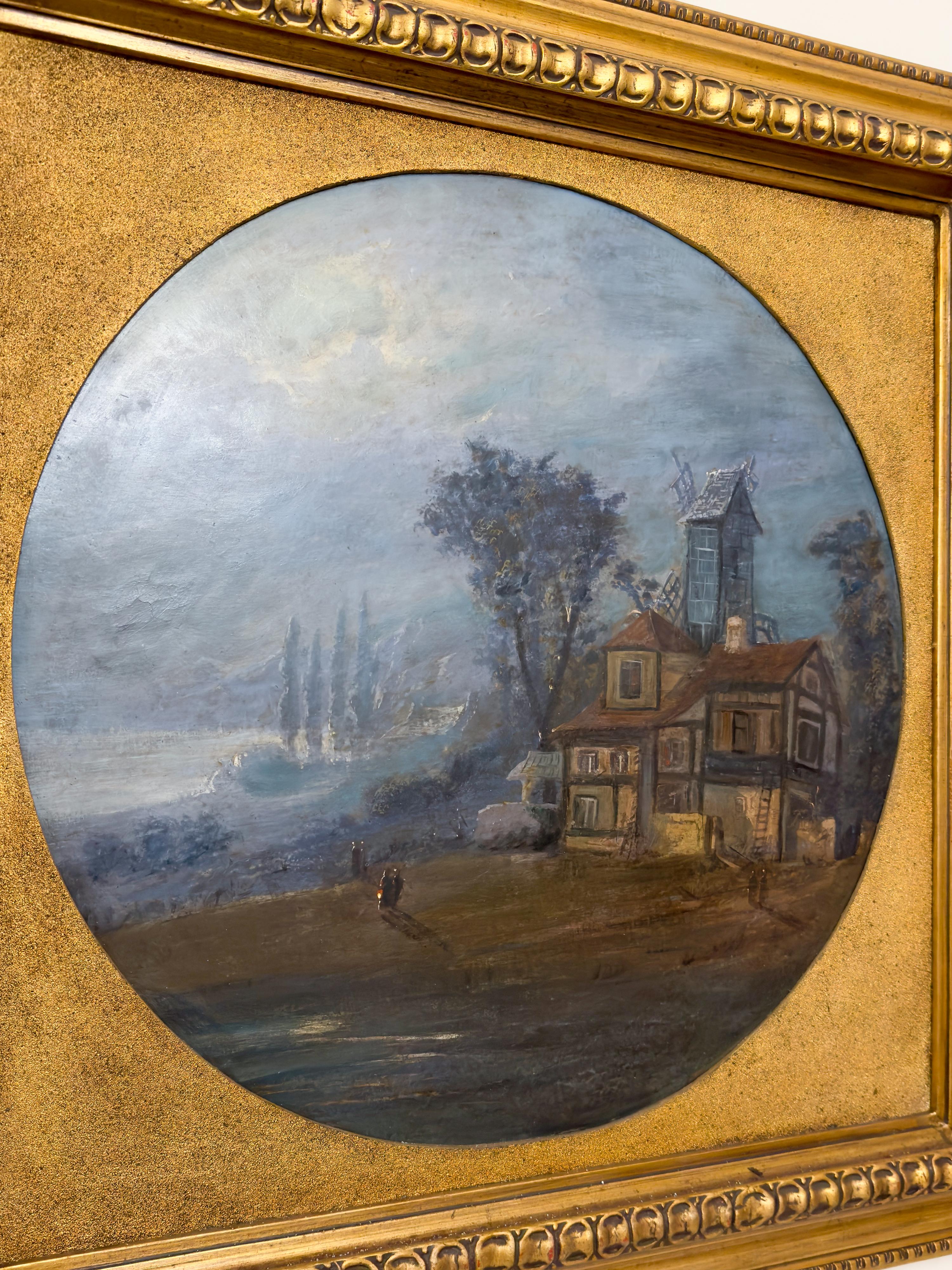 Ein seltenes rundes Ölgemälde auf Holz, das eine stimmungsvolle nächtliche Szene in der Bretagne, Frankreich, aus dem frühen 20. Jahrhundert zeigt. 
Dieses Landschaftskunstwerk zeigt eine ländliche, in Mondlicht getauchte Mühle am Flussufer, wo zwei