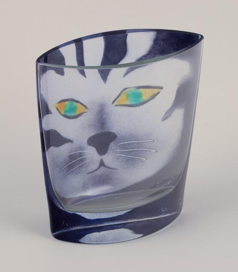 Contemporary Britten Pååg for Steninge Slott. Large art glass vase with cat motif. For Sale