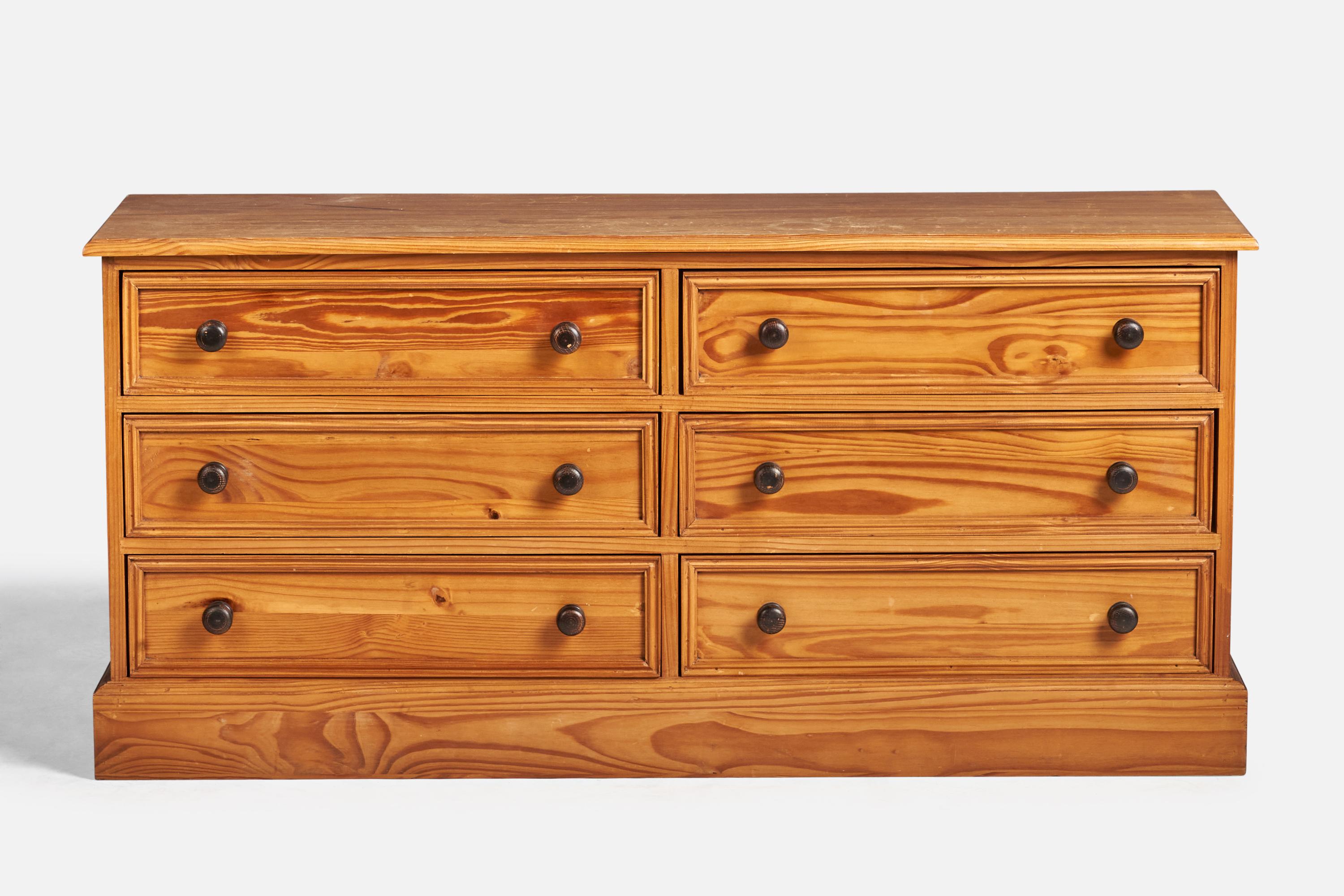Mid-20th Century Brittish Designer, Dresser, Pine, United Kingdom, 1950s For Sale