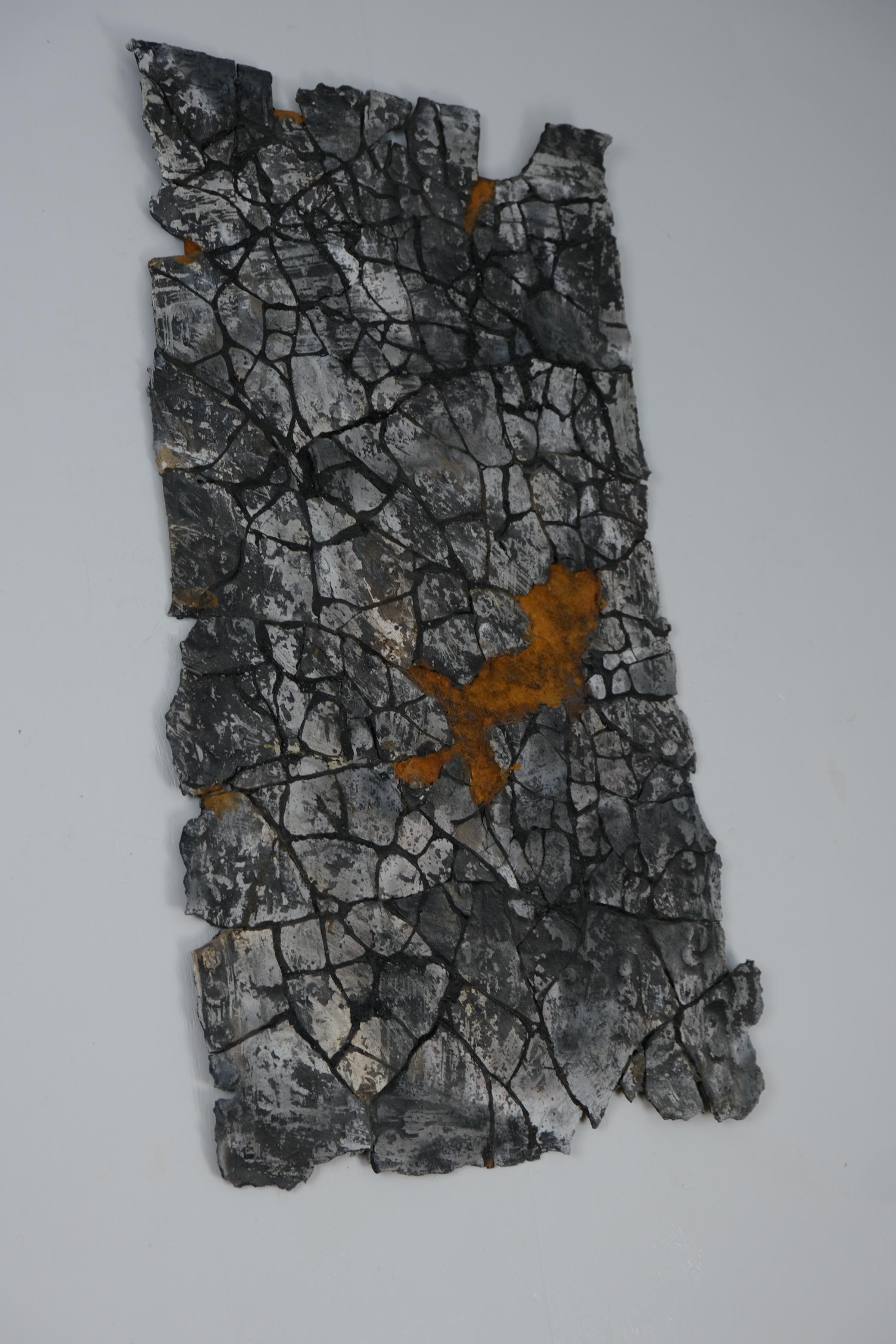 „Brittle Moment“ Eine einzigartige Wandskulptur aus Keramik, Pekka Paikkari, 2015 (Moderne) im Angebot