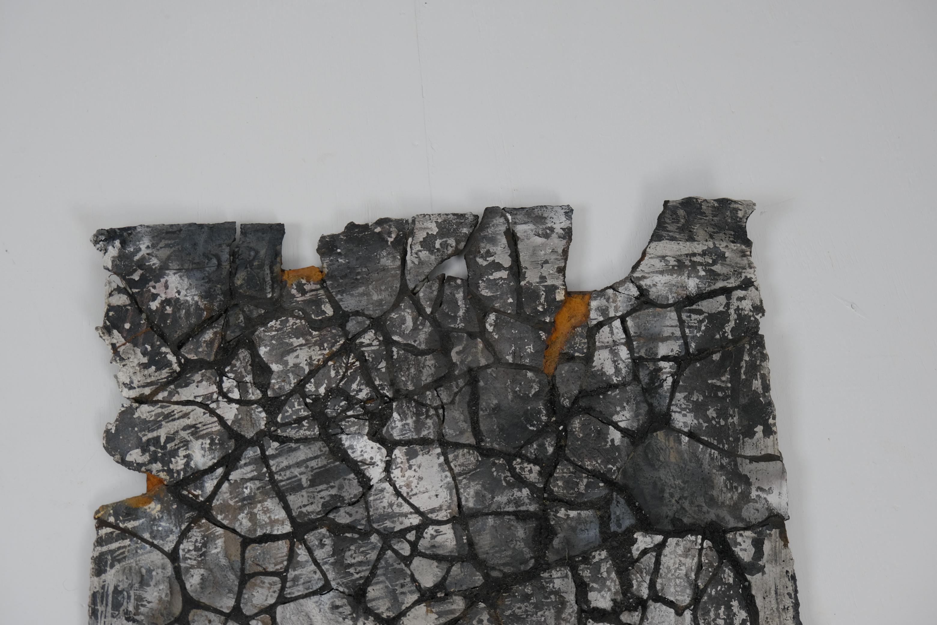 „Brittle Moment“ Eine einzigartige Wandskulptur aus Keramik, Pekka Paikkari, 2015 im Zustand „Neu“ im Angebot in Helsinki, FI