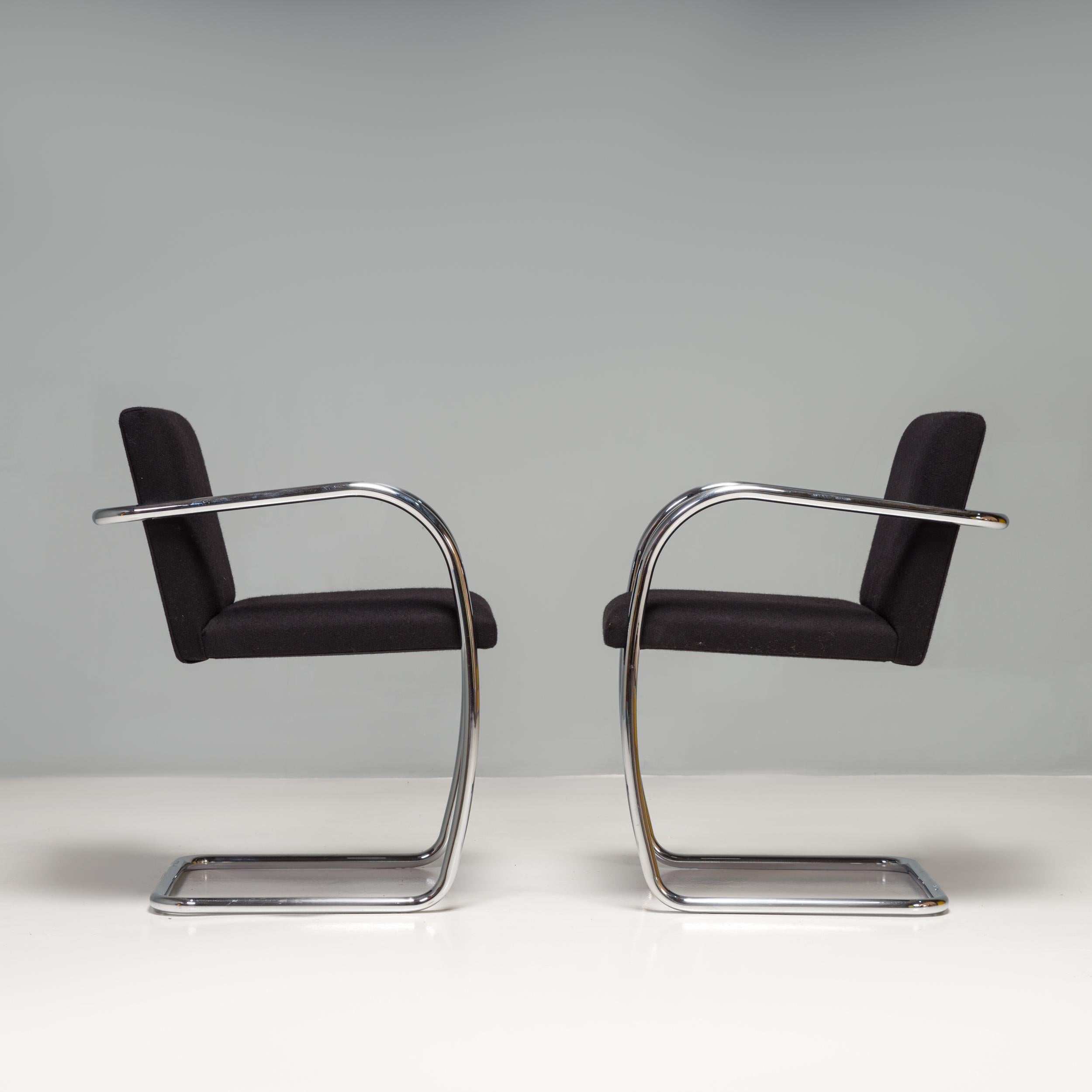 Brno Esszimmerstühle mit schwarzem Stoffrohr von Knoll, 2er-Set (Italienisch) im Angebot