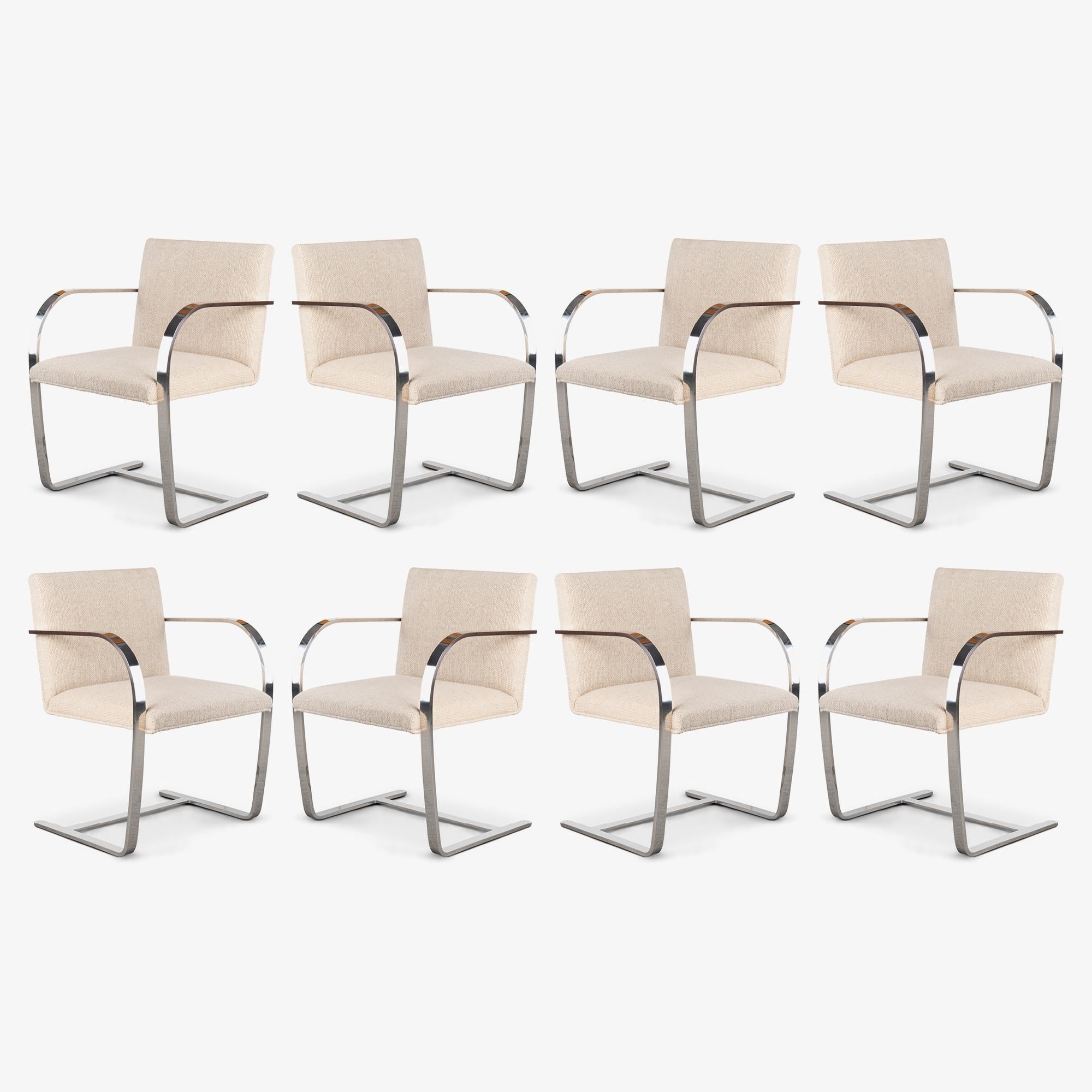 Spesso si dice che il design moderno è senza tempo e questo è più evidente che nella Sedia Brno, uno dei pezzi più iconici dell'arredamento del XX secolo. Creata da Ludwig Mies van der Rohe, un visionario spesso considerato il padre fondatore del