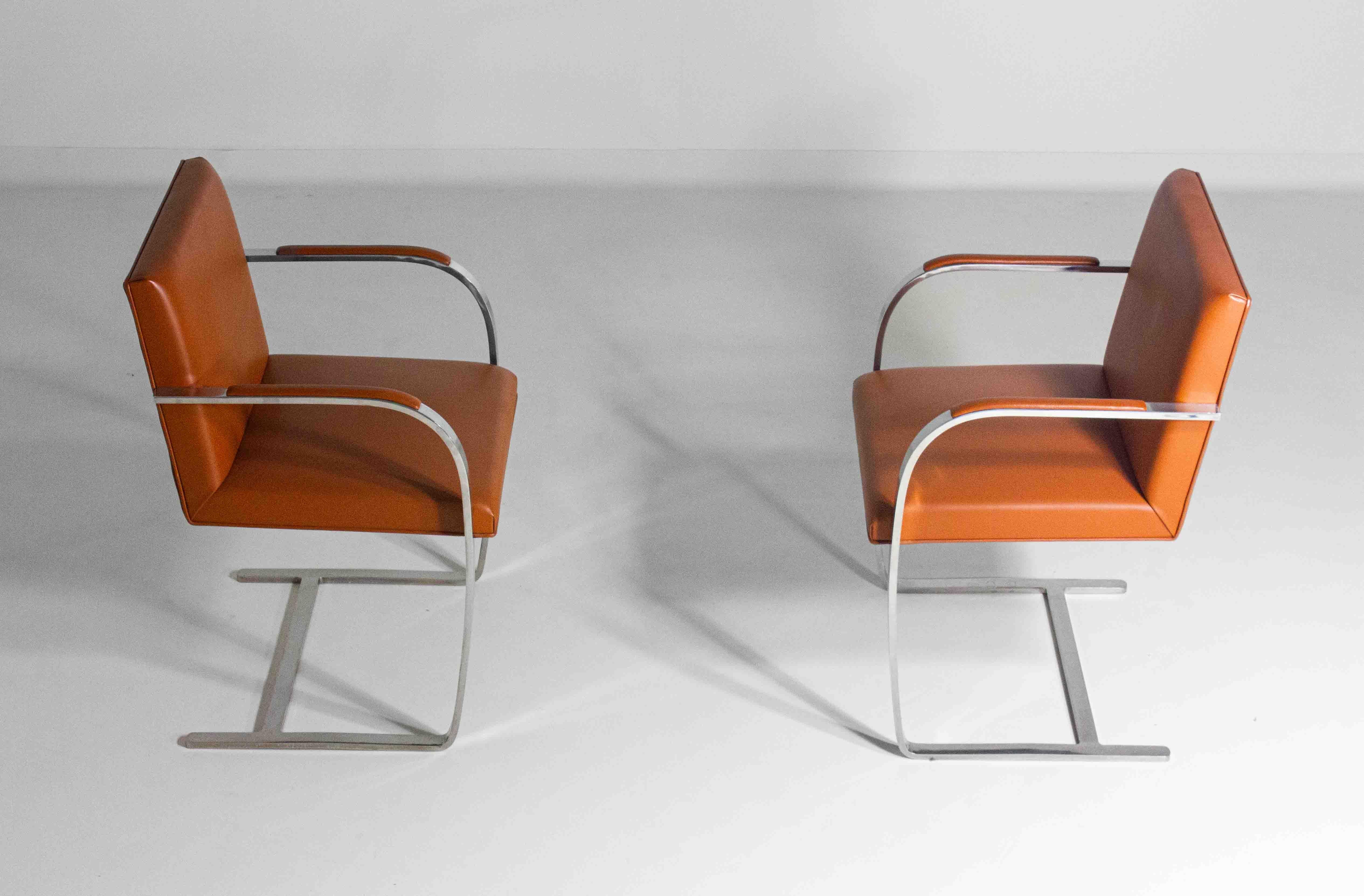 Late 20th Century BRNO flat-bar chairs by Mies Van Der Rohe for Knoll International, 1970s For Sale