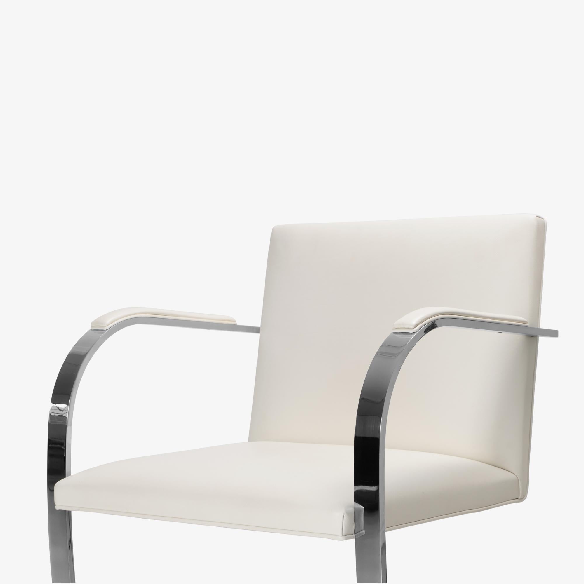 Brno Flache Barstühle aus elfenbeinfarbenem Leder von Mies van der Rohe für Knoll, 4er-Set, Brno im Angebot 3