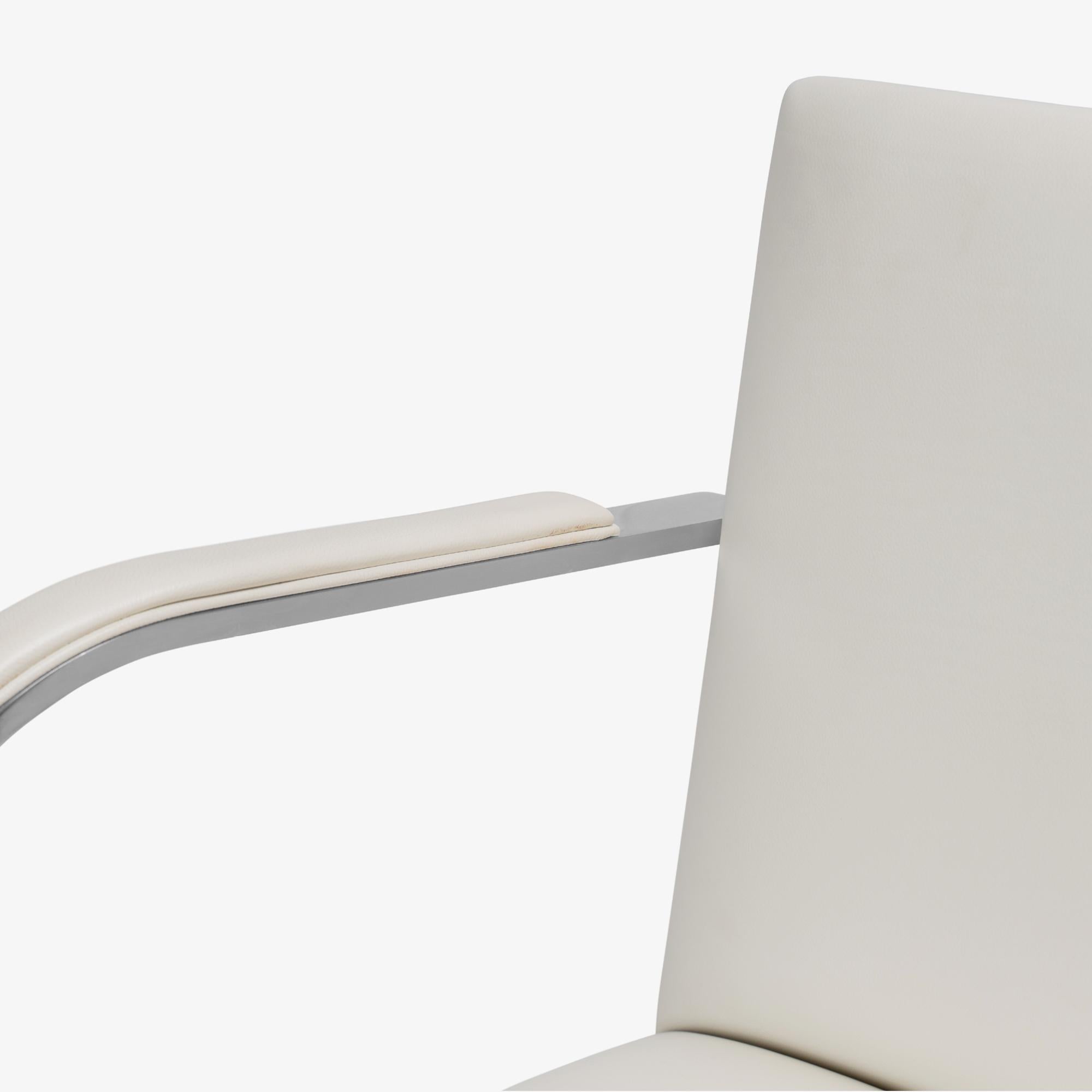 Brno Flache Barstühle aus elfenbeinfarbenem Leder von Mies van der Rohe für Knoll, 4er-Set, Brno im Angebot 4