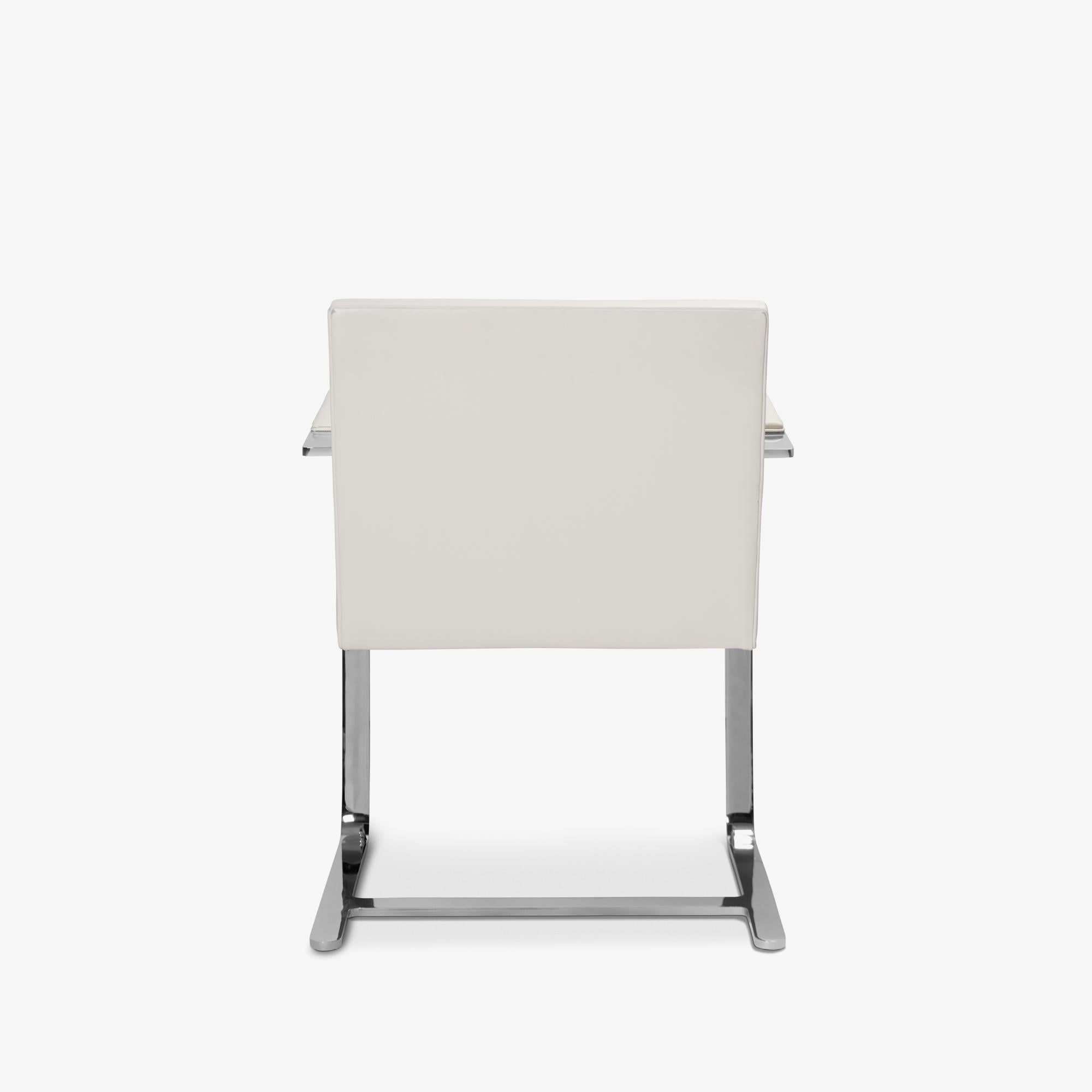 Brno Flache Barstühle aus elfenbeinfarbenem Leder von Mies van der Rohe für Knoll, 4er-Set, Brno im Zustand „Gut“ im Angebot in Stamford, CT