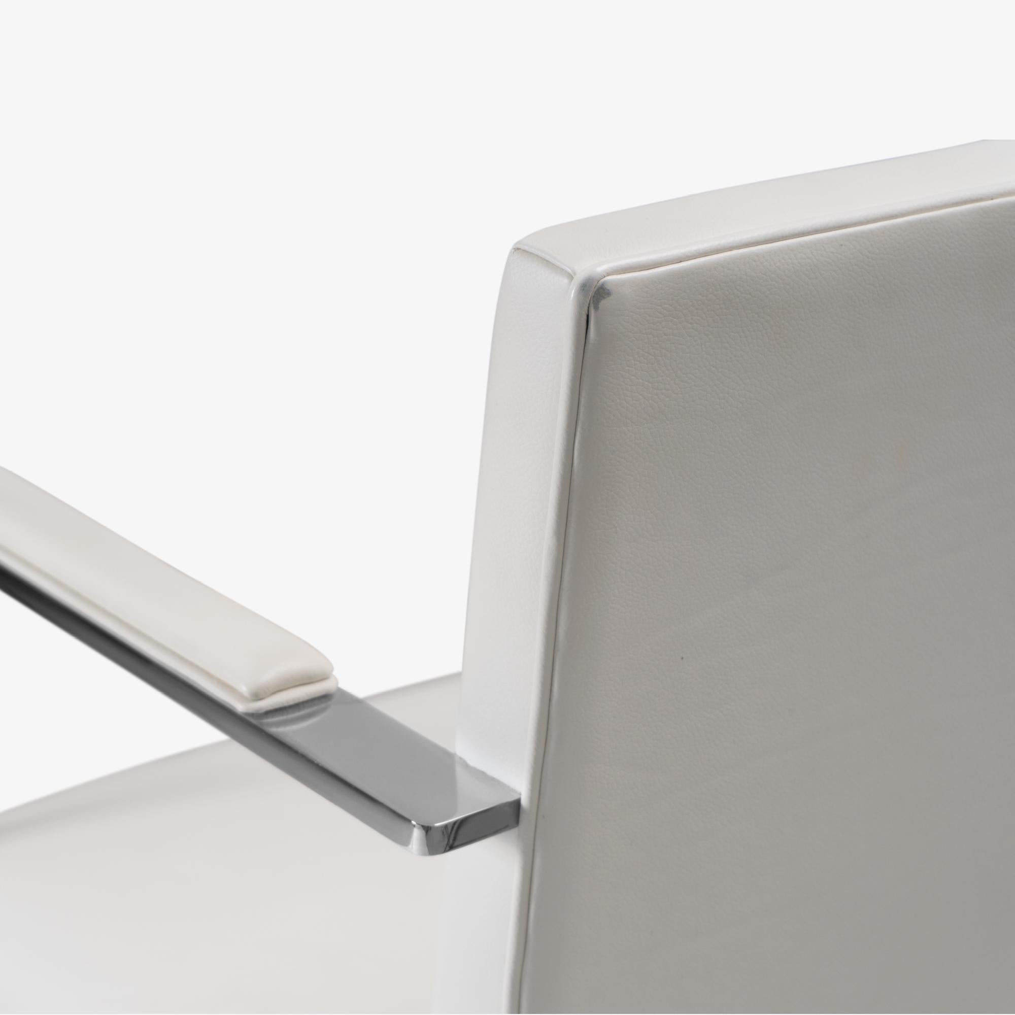 Brno Flache Barstühle aus elfenbeinfarbenem Leder von Mies van der Rohe für Knoll, 4er-Set, Brno im Angebot 2