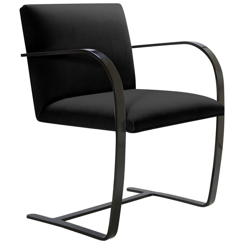 Sillas de barra plana Brno de terciopelo y brillo obsidiana de Mies van der Rohe para Knoll