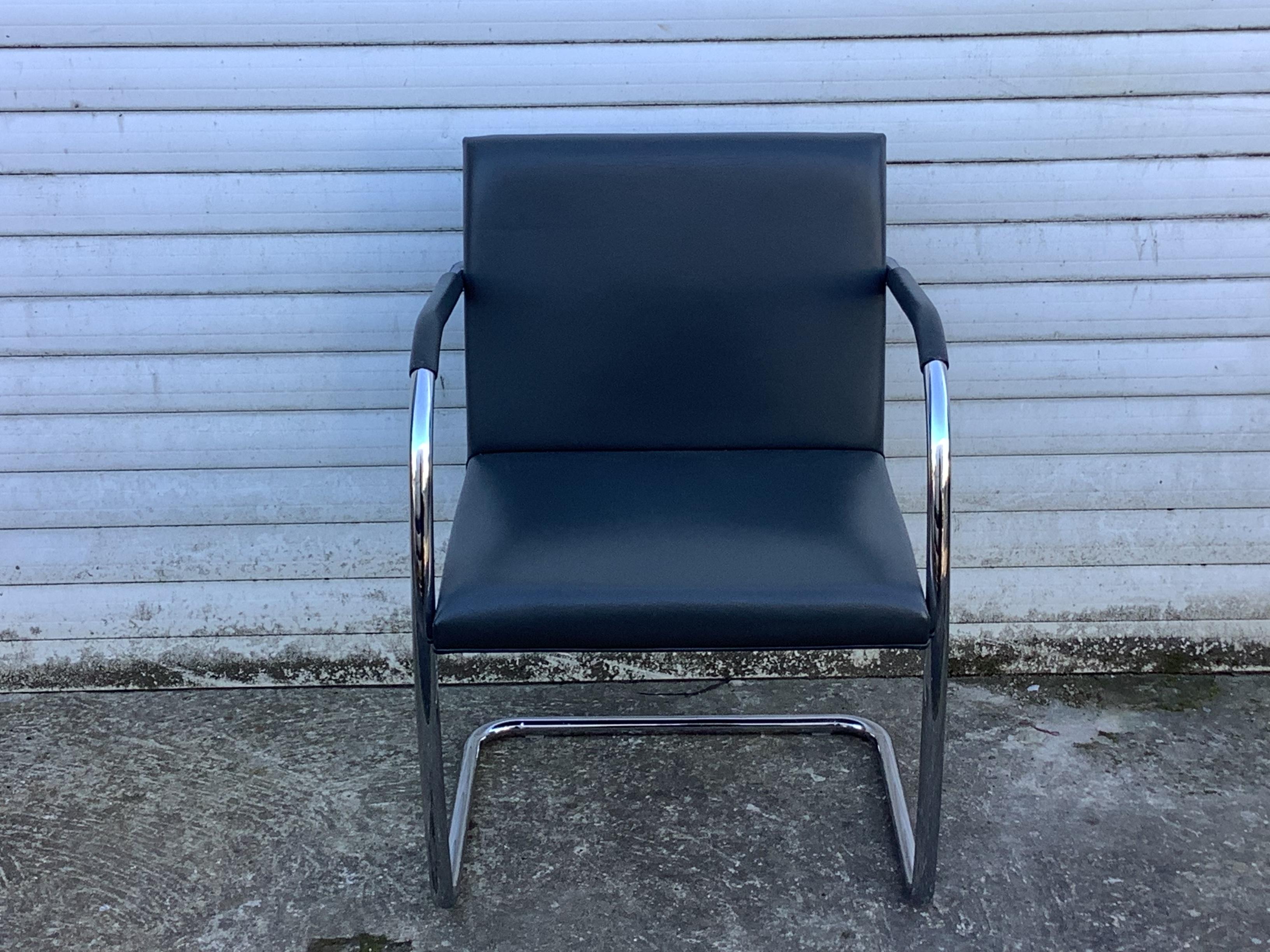 Brno röhrenförmiger Sessel von Mies Van Der Rohe für Knoll (Moderne der Mitte des Jahrhunderts) im Angebot