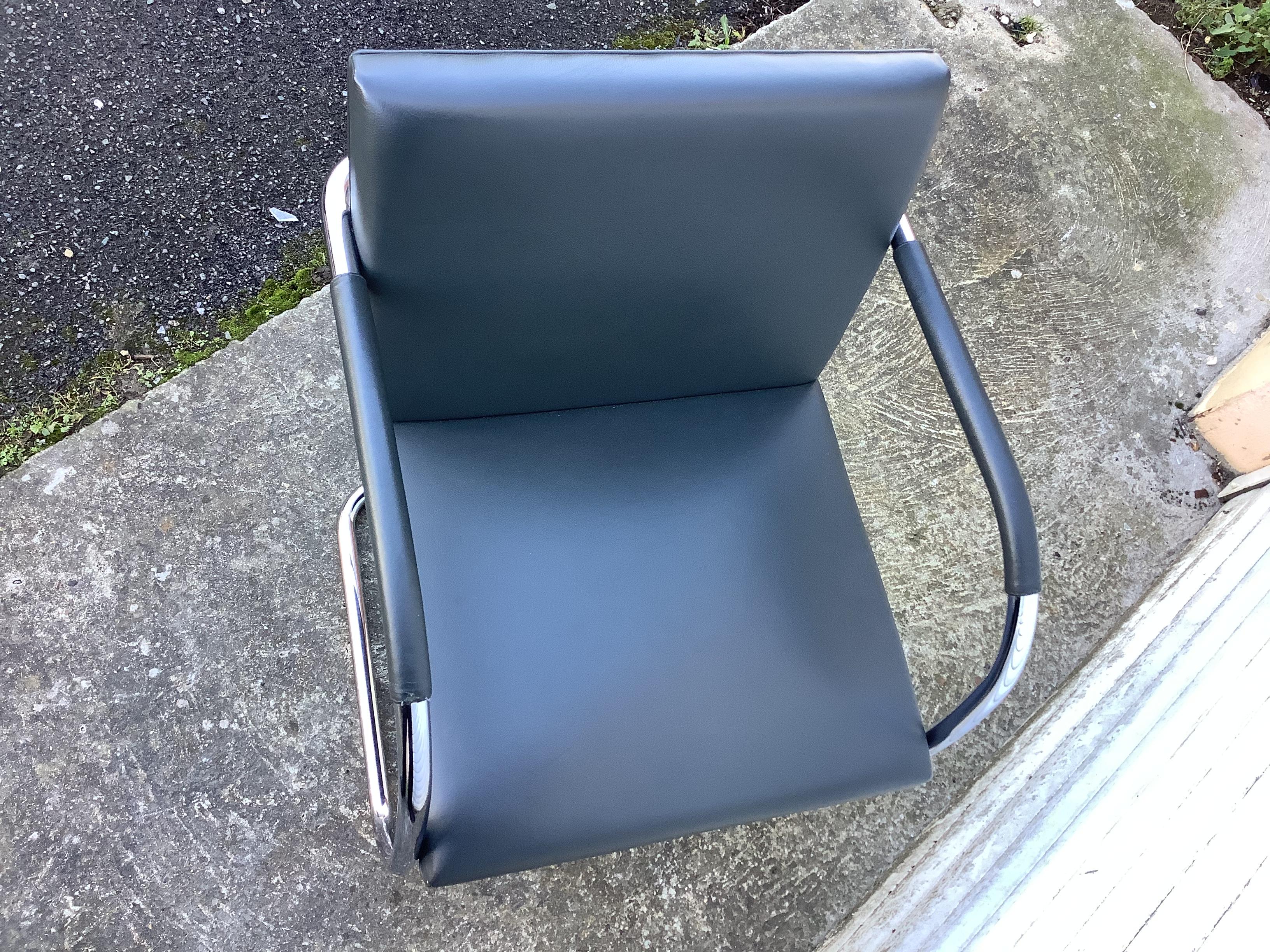 Brno röhrenförmiger Sessel von Mies Van Der Rohe für Knoll (Nordamerikanisch) im Angebot