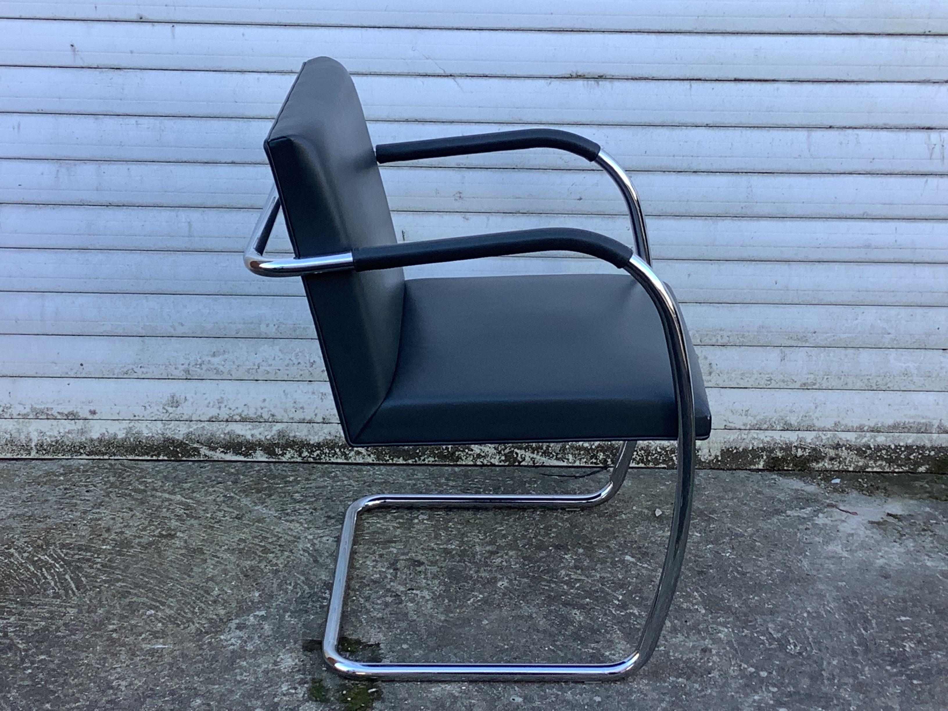 Brno Tubular Armchair by Mies Van Der Rohe for Knoll In Good Condition For Sale In London, Lambeth