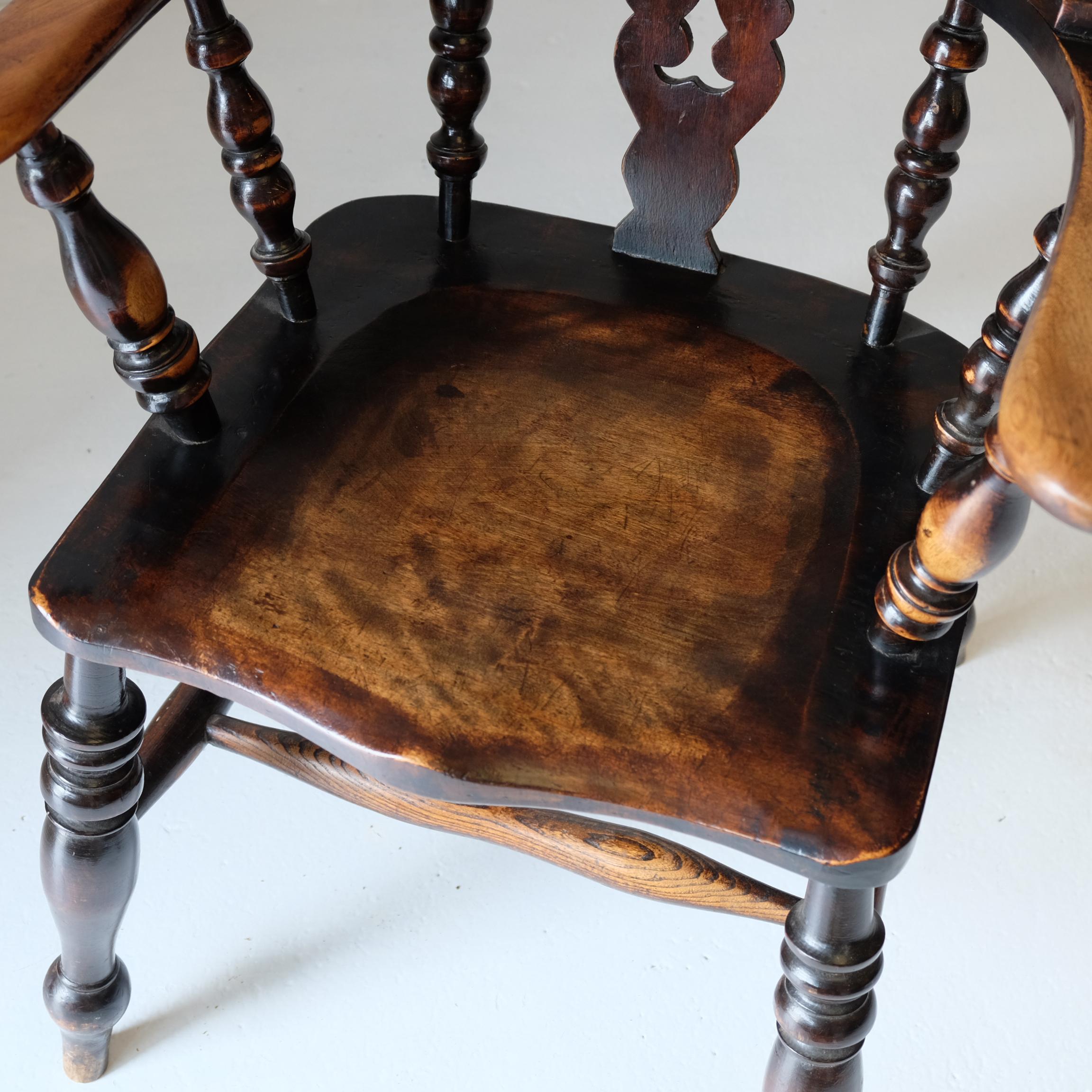 English Broad Arm Windsor Chair, 19th Century, Alder, Large, Yorkshire Country In Good Condition In Totnes, GB