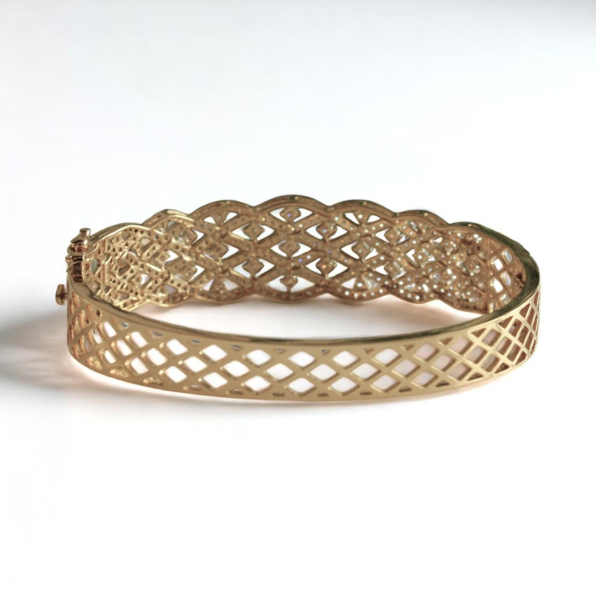 Breiter Diamant-Armreif aus massivem 14-karätigem Gold (zertifiziert) im Angebot 1