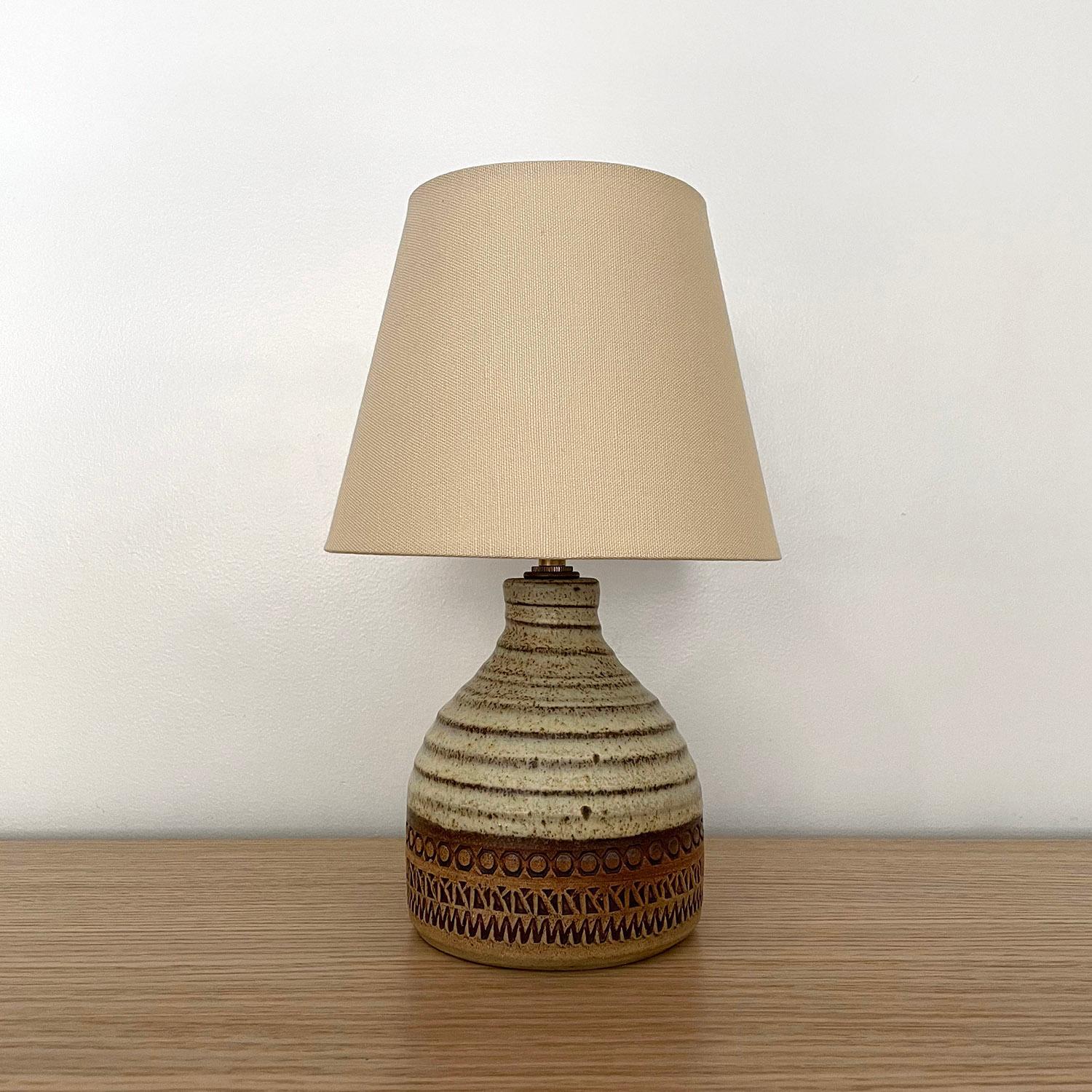 Broadstairs British pottery lamp
Britain, circa 1960s
Petite table lamp perfect to create mood lighting
Neutral toned ceramic body, rich with color and texture
Organic composition and feel
Etched patterned markings around base
Patina from age
