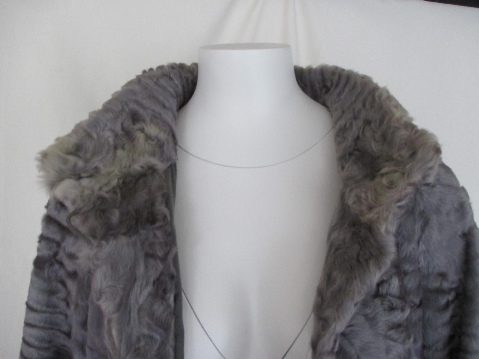  Broadtail Lamb fur coat In Fair Condition For Sale In Amsterdam, NL
