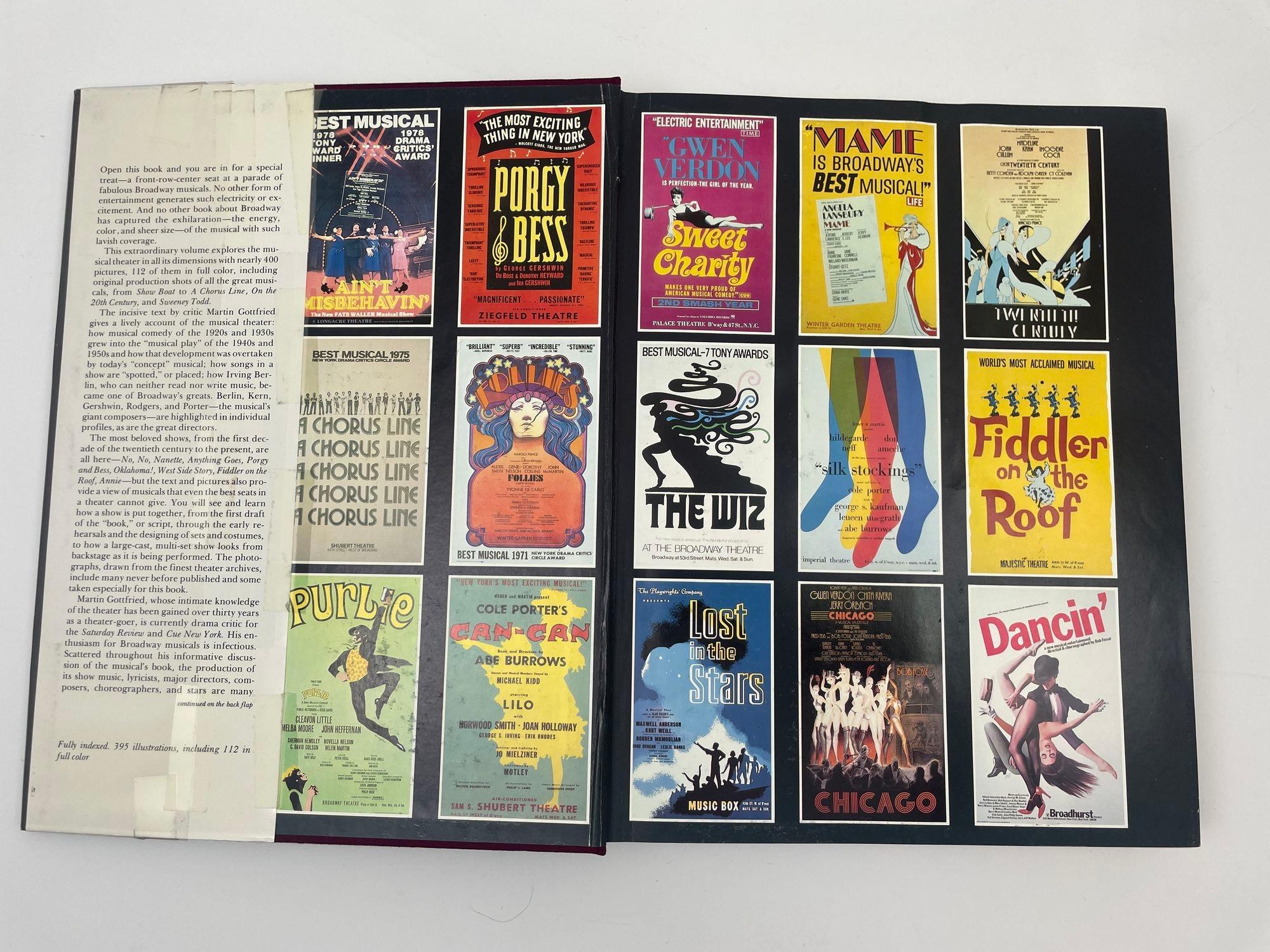 Grand livre à couverture rigide de Broadway Musical Martin Gottfried, 1980 Bon état - En vente à North Hollywood, CA