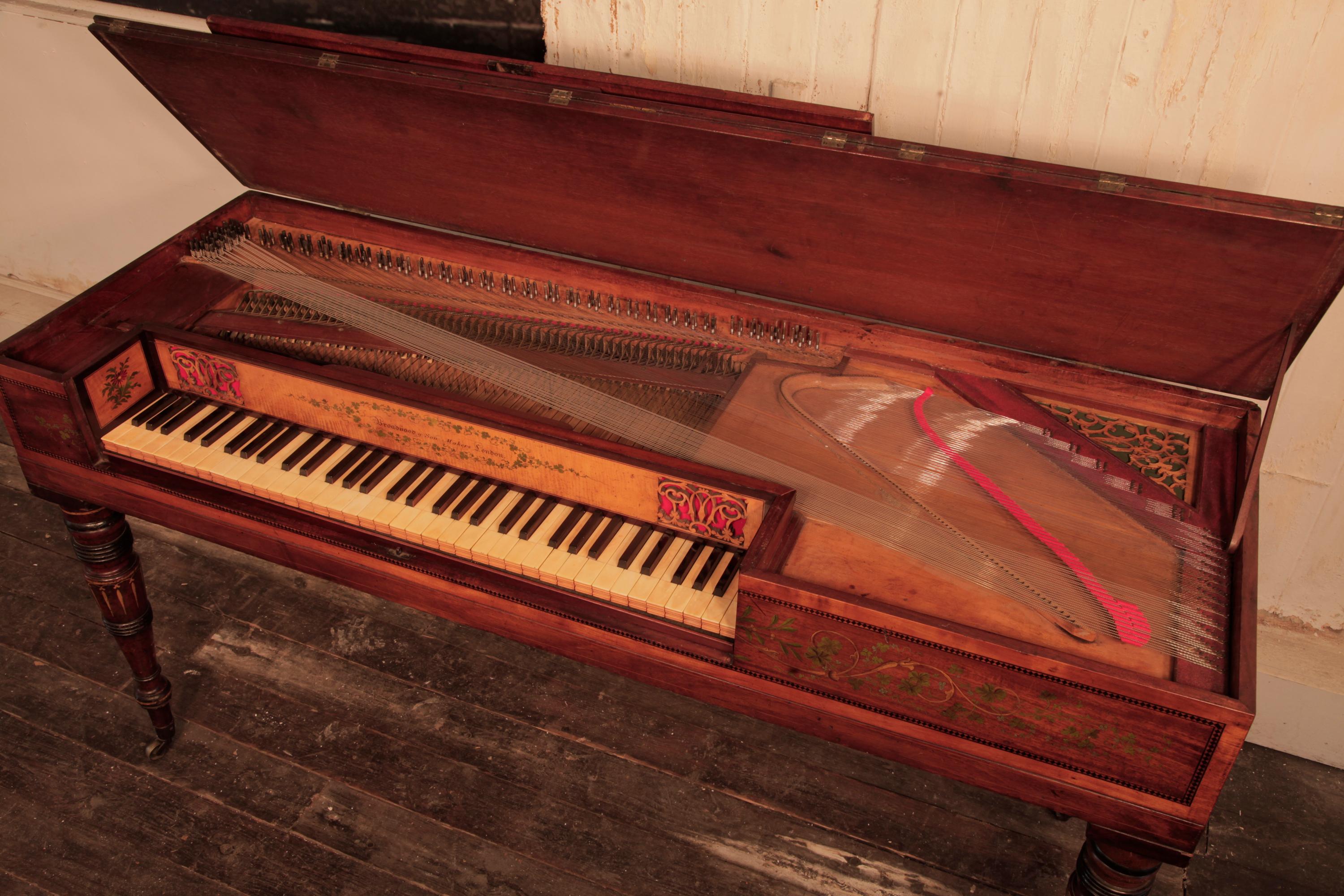 Piano carré Broadwood en acajou peint à la main bordé d'incrustations Harlequin en vente 7