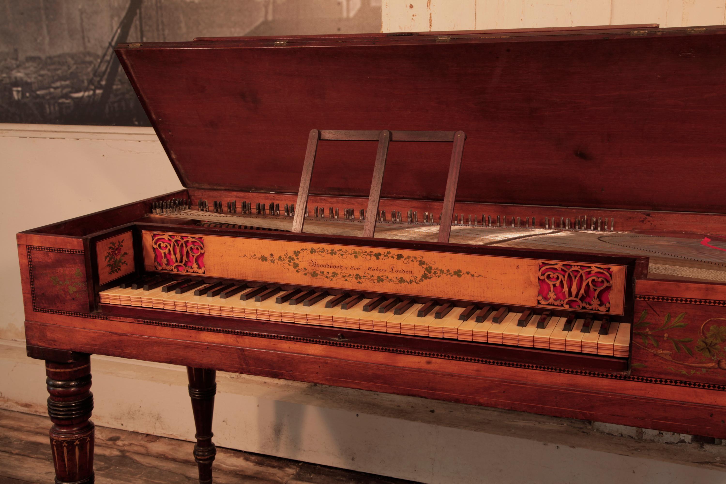 Regency Piano carré Broadwood en acajou peint à la main bordé d'incrustations Harlequin en vente