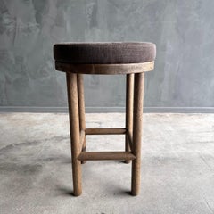 Tabouret de comptoir Broc en chêne blanc vieilli avec assise en lin