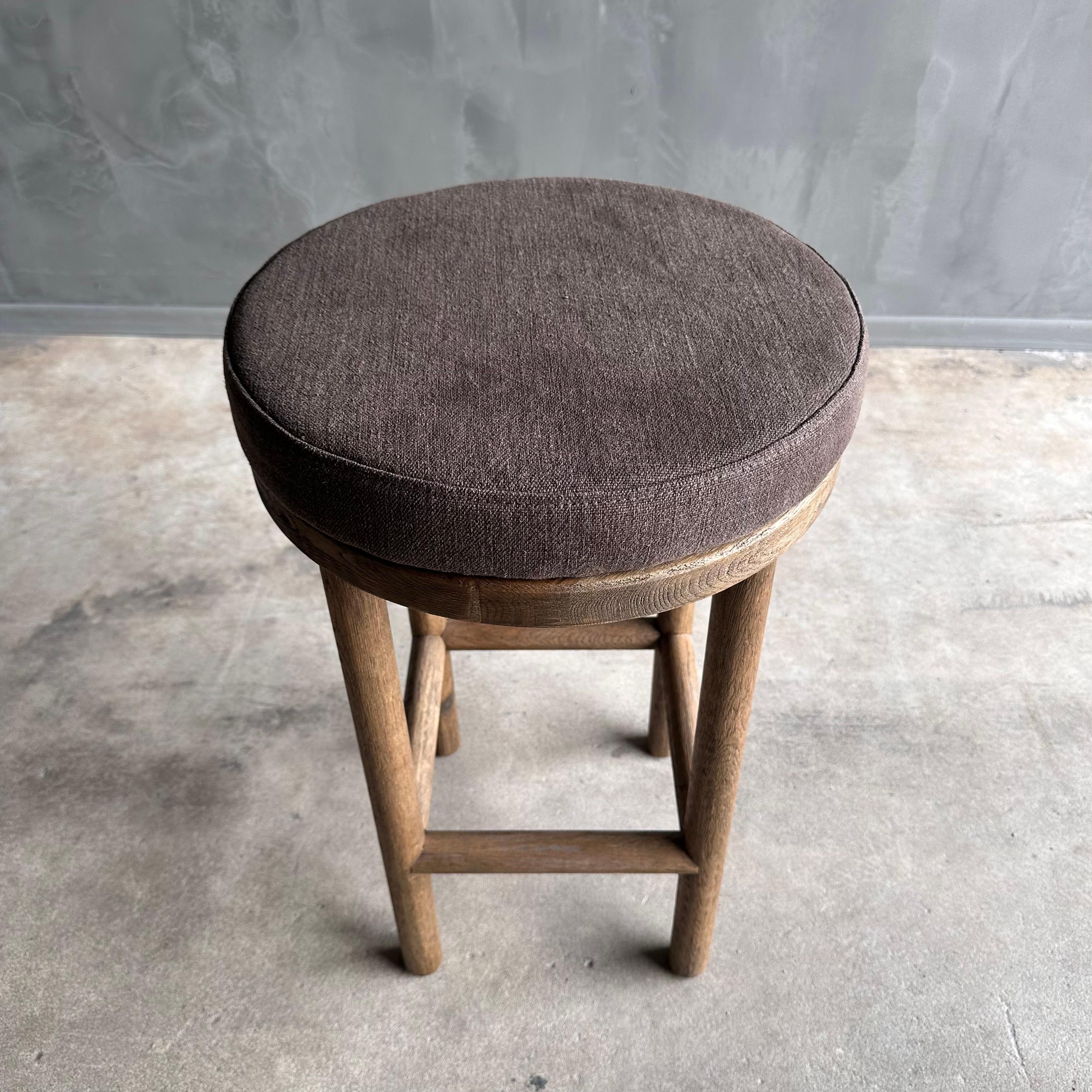 Asiatico Sgabello da banco Broc in Oak Oak bianco con seduta in lino in vendita