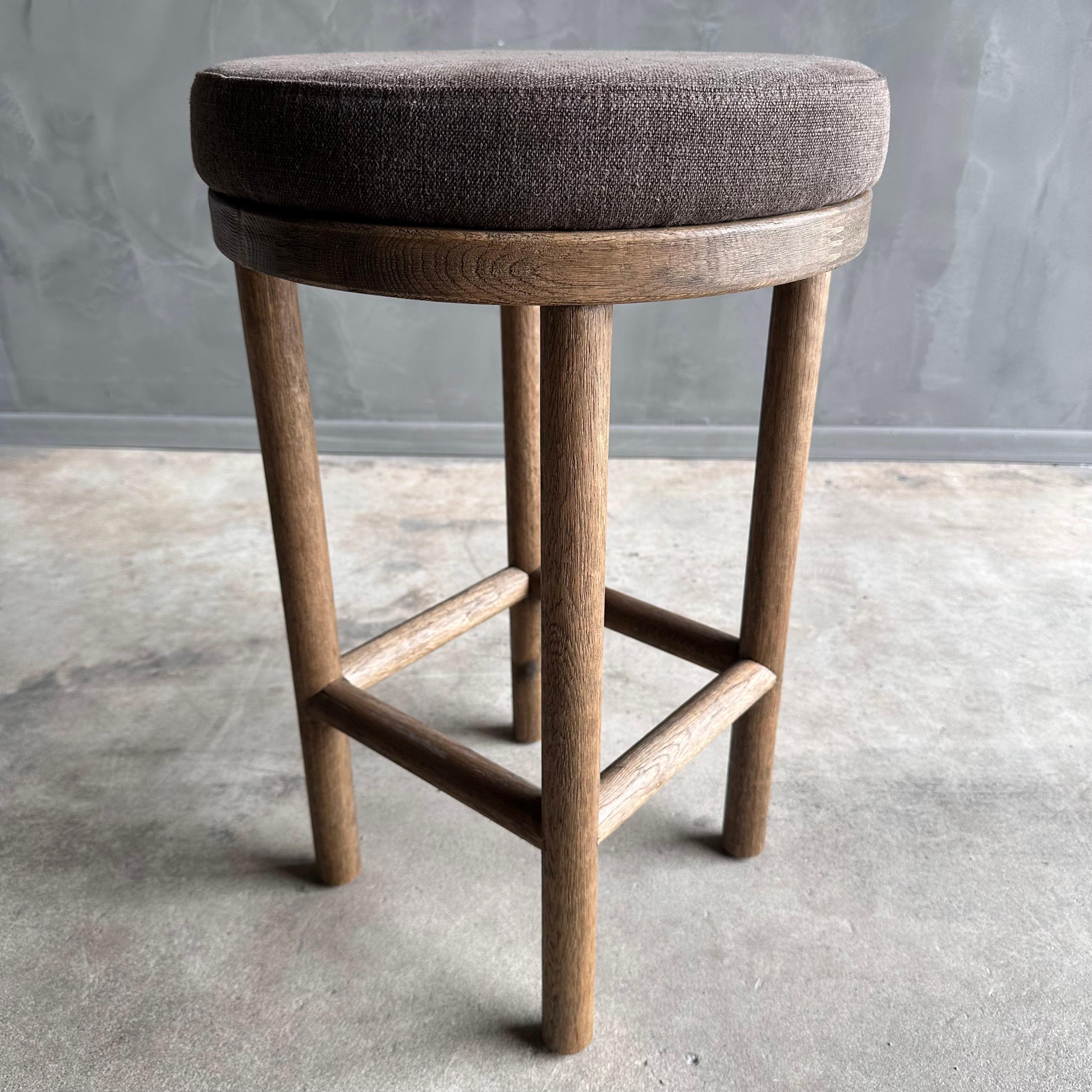 Sgabello da banco Broc in Oak Oak bianco con seduta in lino in vendita 1