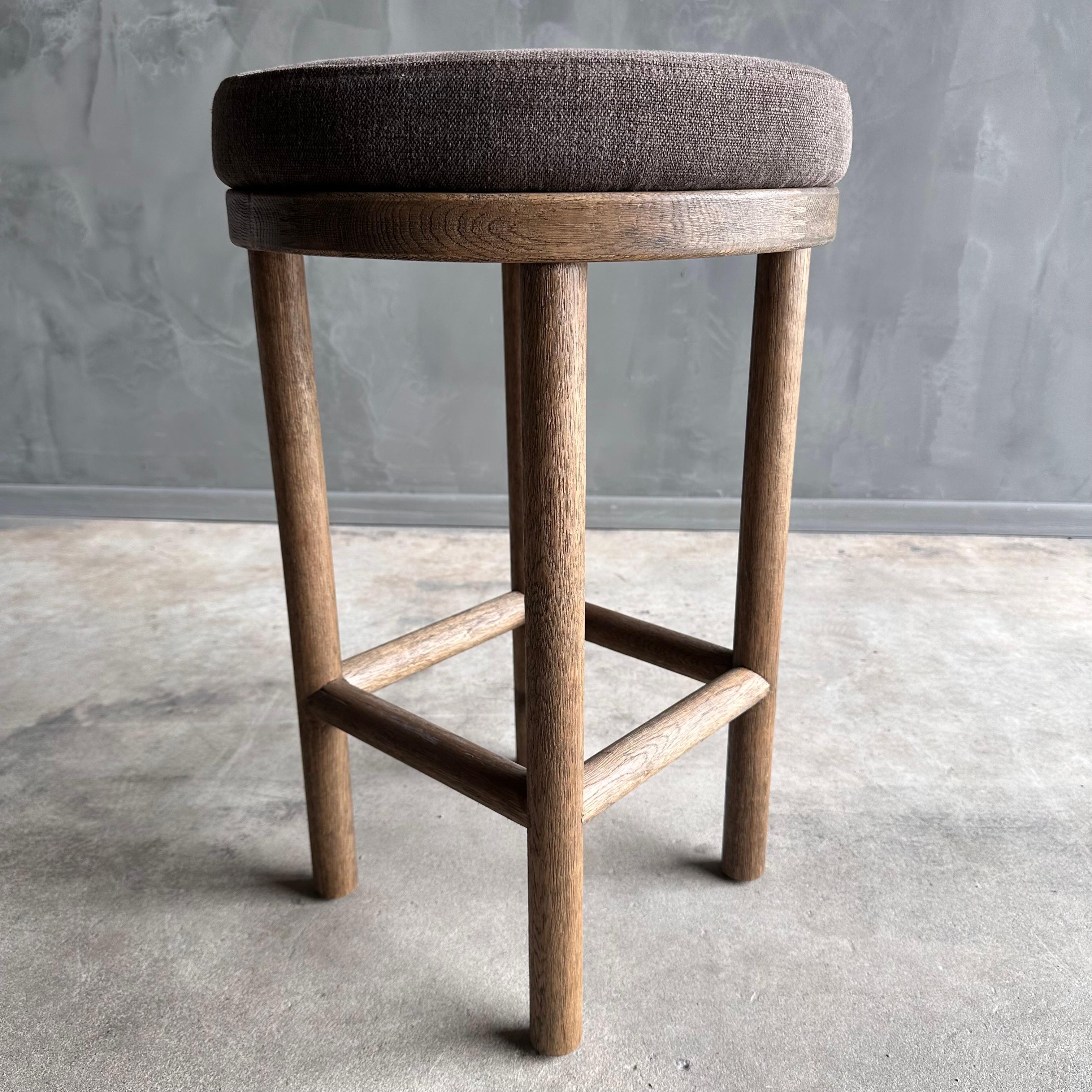 Sgabello da banco Broc in Oak Oak bianco con seduta in lino in vendita 2