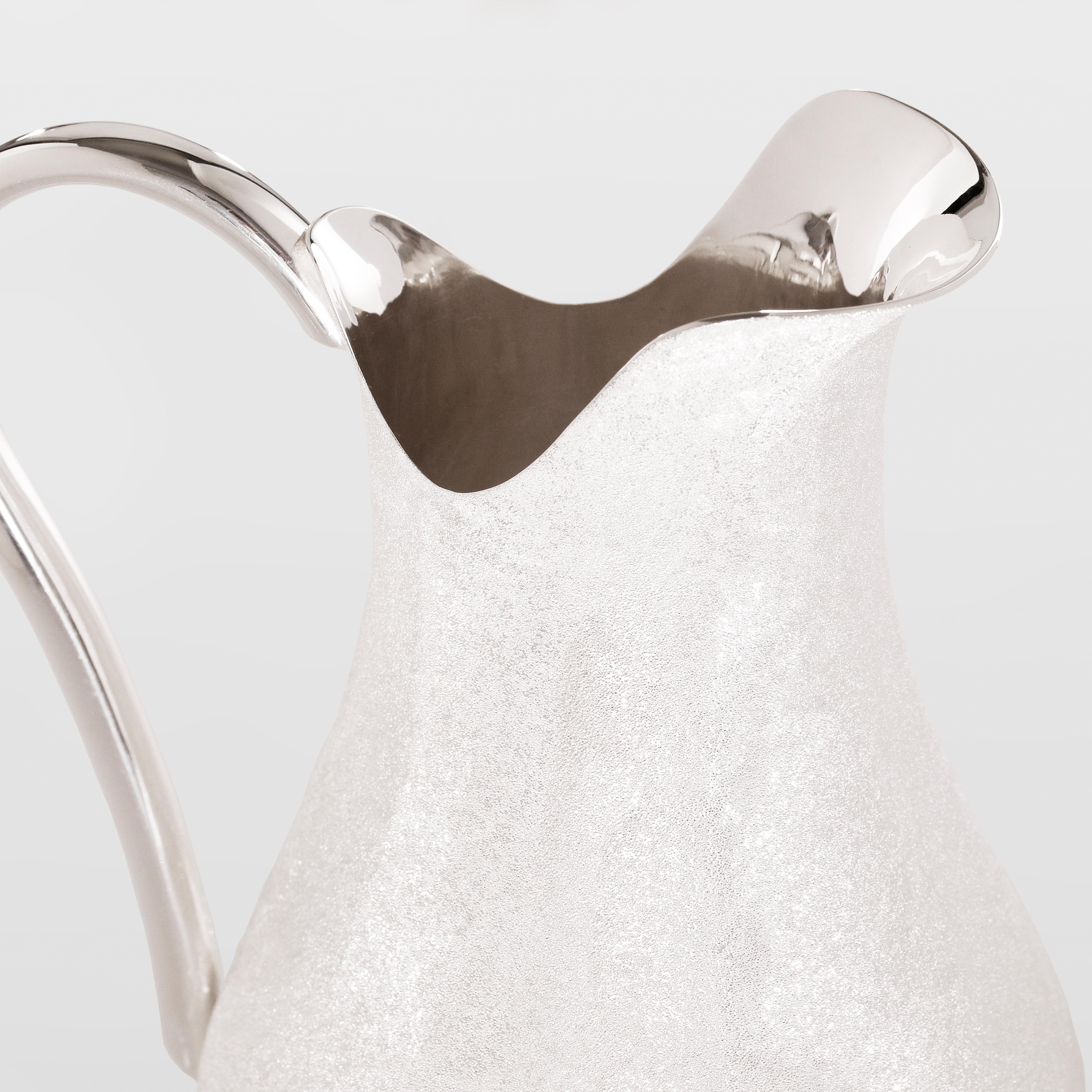 K-over Pitcher Stardust
The Stardust Pitcher is part of our new collection, completely made of solid 999% sterling silver will make your daily table very elegant and will be perfect for special occasions.
The special diamond finish makes it sparkle